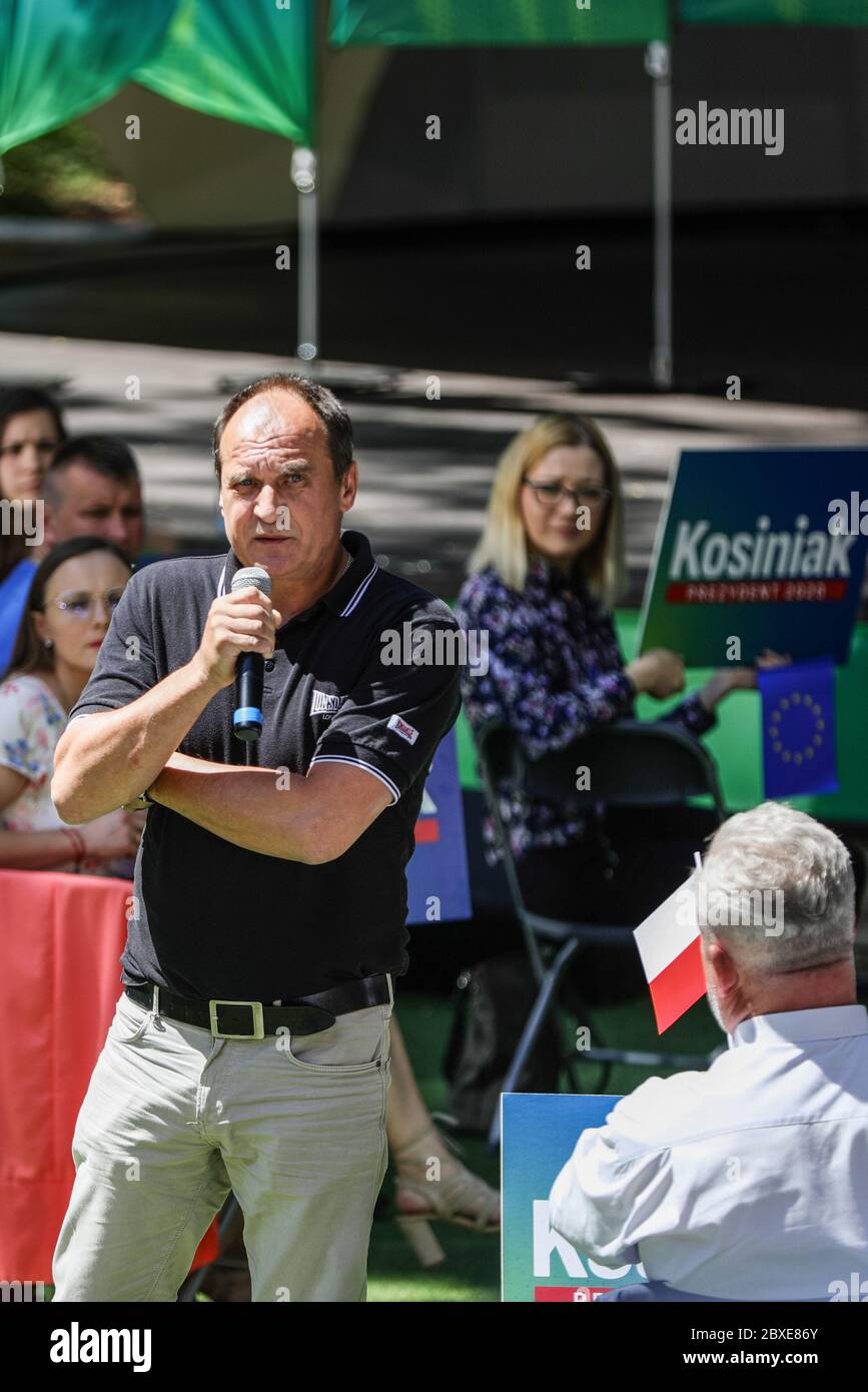 Tarnow, Poland. 06th June, 2020. Pawel Kukiz, a popular Polish rock singer, deputy in Polish Parliament and Kosiniak-Kamysz's coalitioner speaks during the campaign in Tarnow. Wladyslaw Kosiniak-Kamysz, leader of PSL (Polskie Stronnictwo Ludowe, translated as Polish People's Party) center, agrarian, Christian-democratic politician and presidential candidate continues his campaign before the presidential elections in Poland. Credit: SOPA Images Limited/Alamy Live News Stock Photo