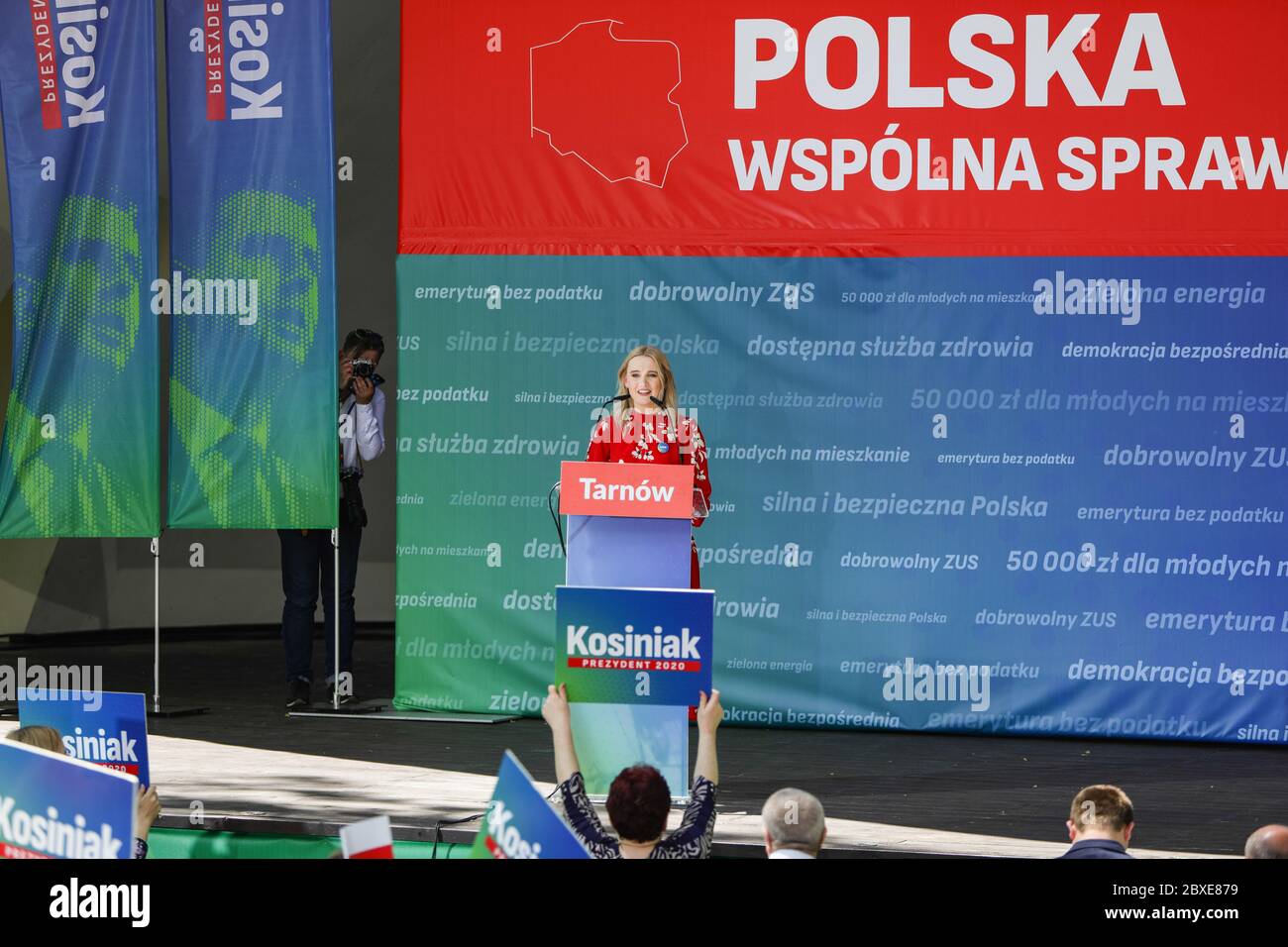 Tarnow, Poland. 06th June, 2020. Paulina Kosiniak-Kamysz delivers a speech during the campaign in Tarnow. Wladyslaw Kosiniak-Kamysz, leader of PSL (Polskie Stronnictwo Ludowe, translated as Polish People's Party) center, agrarian, Christian-democratic politician and presidential candidate continues his campaign before the presidential elections in Poland. Credit: SOPA Images Limited/Alamy Live News Stock Photo