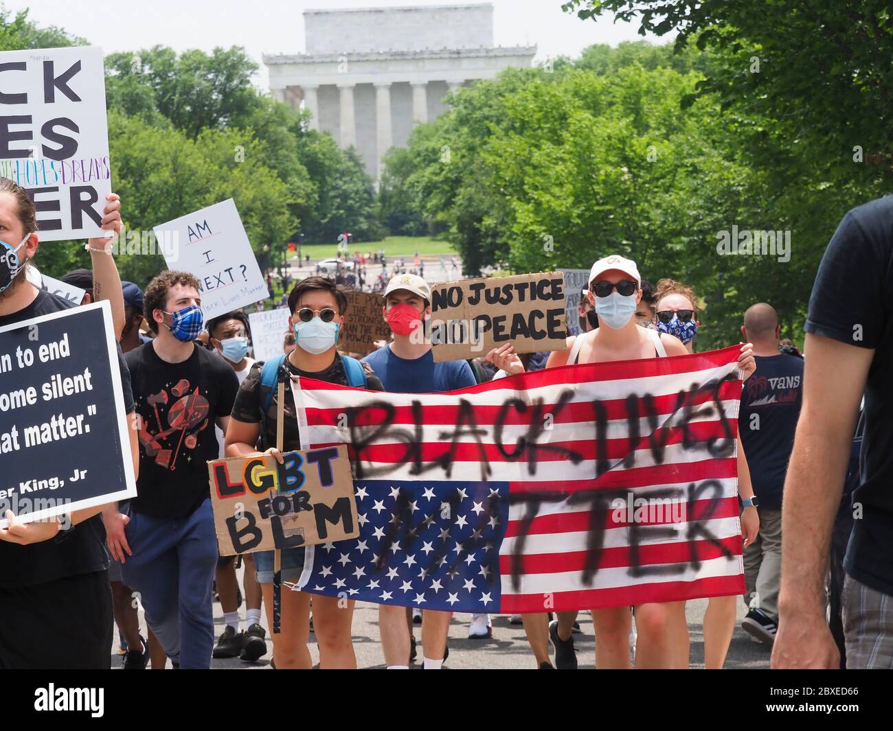 Washington, District of Columbia, USA. 6th June, 2020. Protestors peacefully march past the Lincoln Monument, One group of demonstrators holds an upside-down US flag, which is a symbol of distress. Credit: Sue Dorfman/ZUMA Wire/Alamy Live News Stock Photo