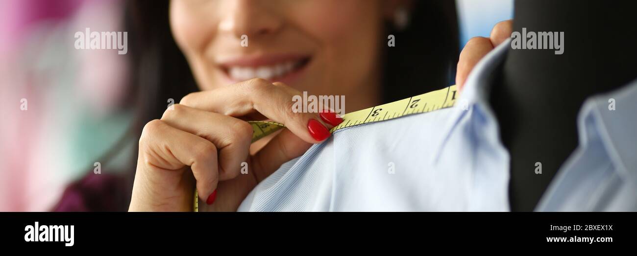 Woman applies measuring tape to shoulder seam Stock Photo Alamy