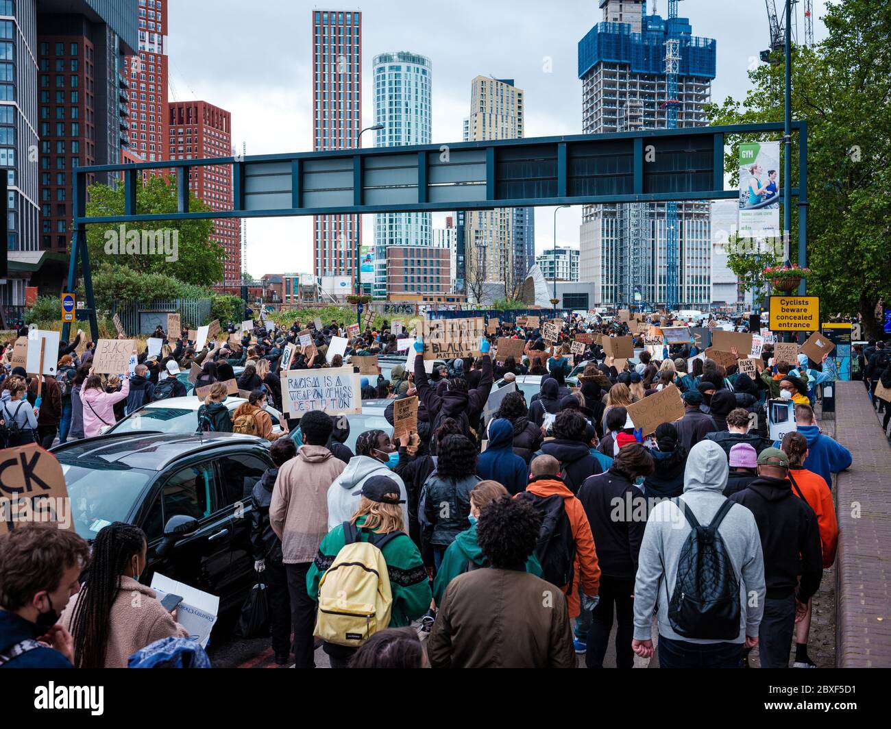 London, UK. 6th June, 2020. Black Lives Matter Protest passing Vauxhall Station in London.  In memory of George Floyd who was killed on the 25th May while in police custody in the US city of Minneapolis. Credit: Yousef Al Nasser/Alamy Live News. Stock Photo