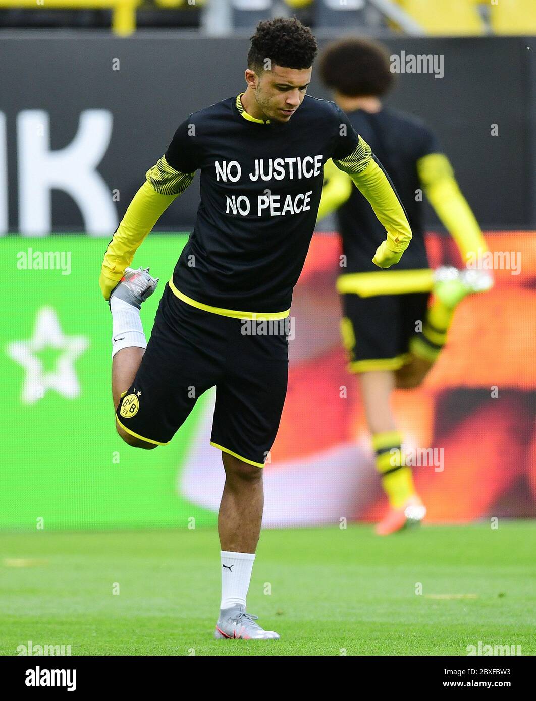 Jadon Sancho of Borussia Dortmund wears T-Shirt with the inscription '' No Justice, No Peace '' in response to the death of George Floyd, who died in Minneapolis police custody Stock Photo