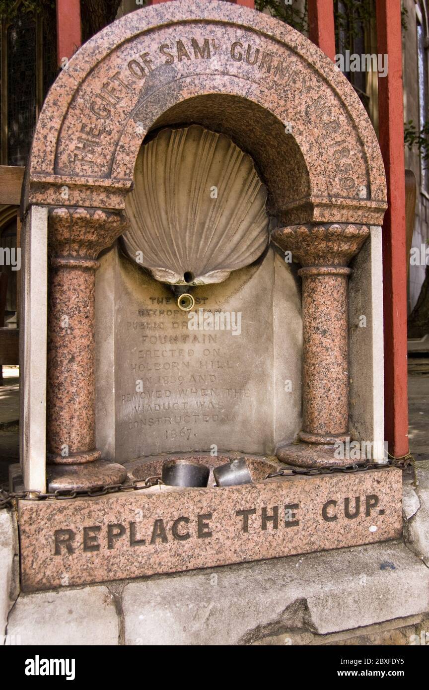 London first drinking fountain. Built 1859 outside St Sepulchre without negate church, Holborn, City of London. Stock Photo