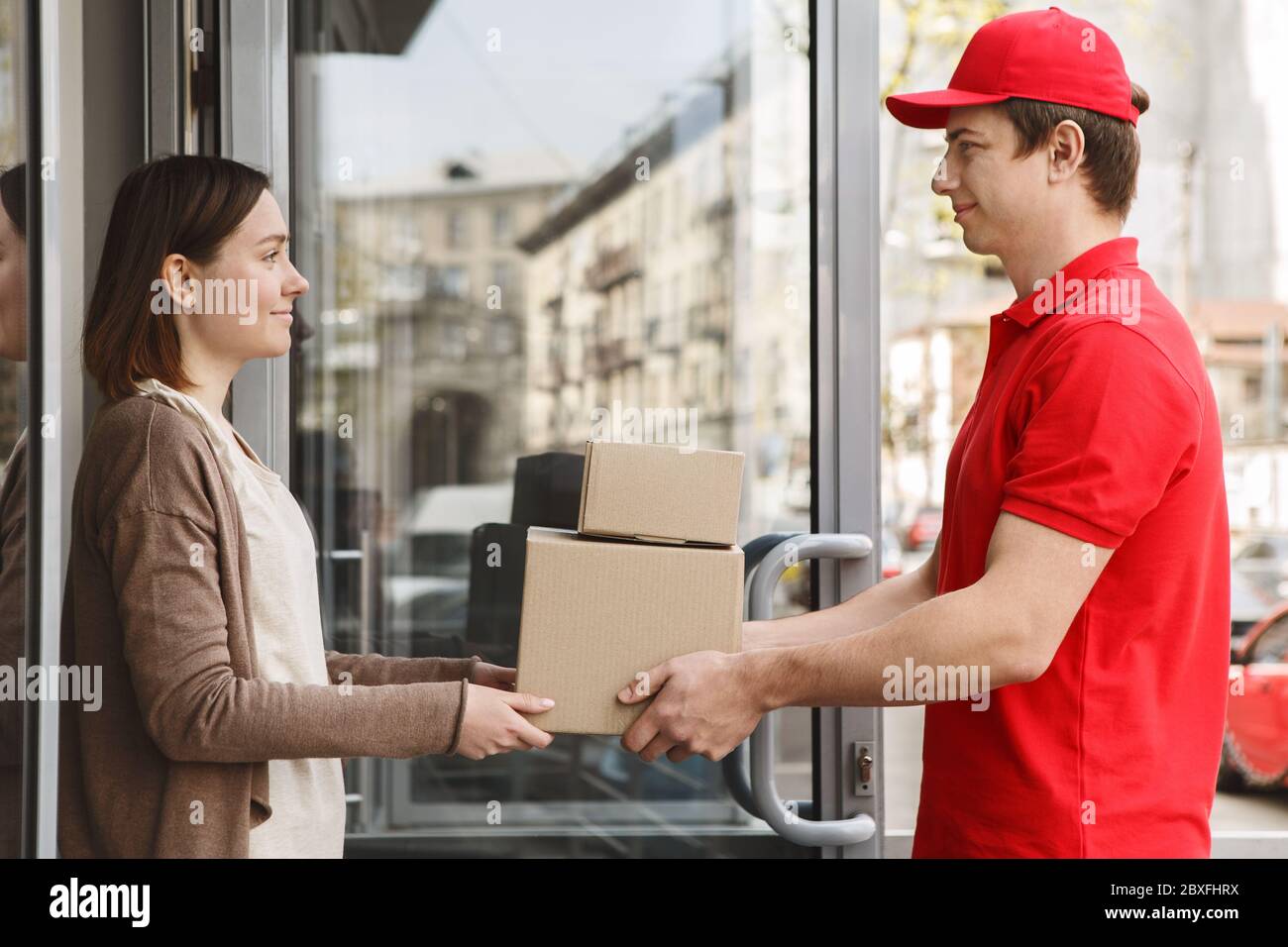 Front Door Delivery High Resolution Stock Photography and Images Alamy