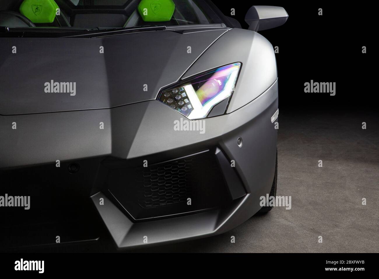 Arriba 55+ imagen lamborghini aventador lights