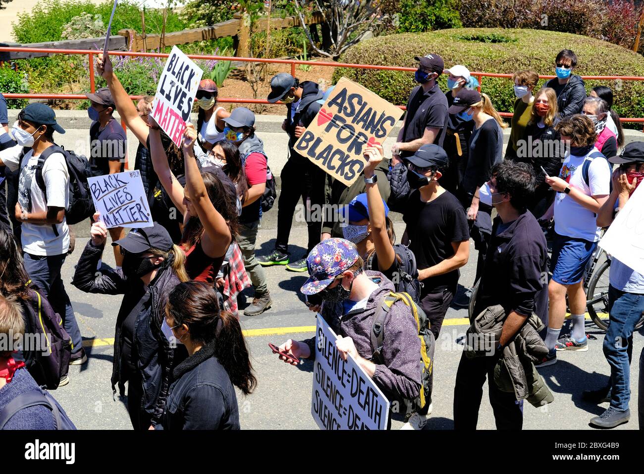 Black Lives Matter march across Golden Gate Bridge in San Francisco ...