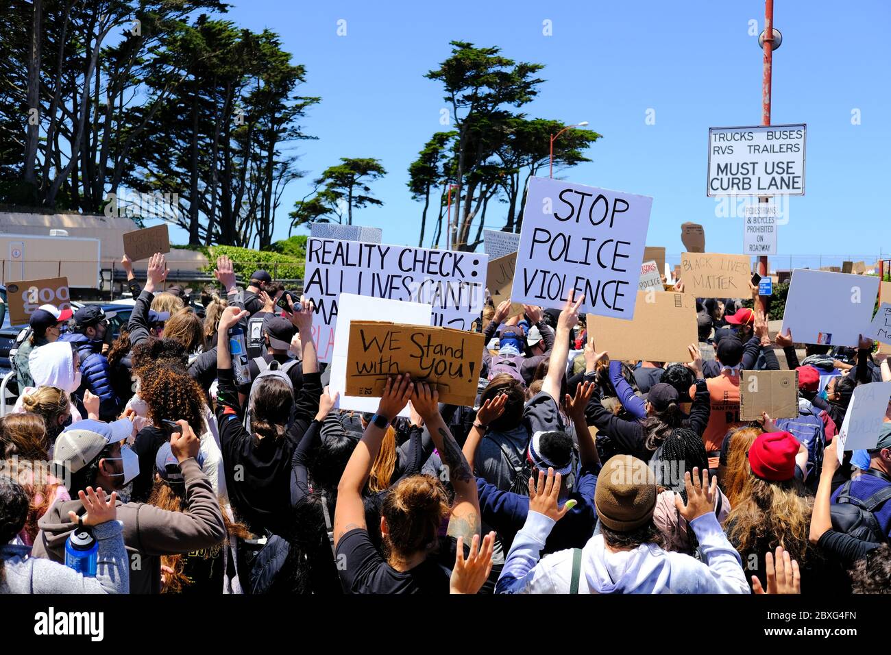Black Lives Matter march across Golden Gate Bridge in San Francisco ...