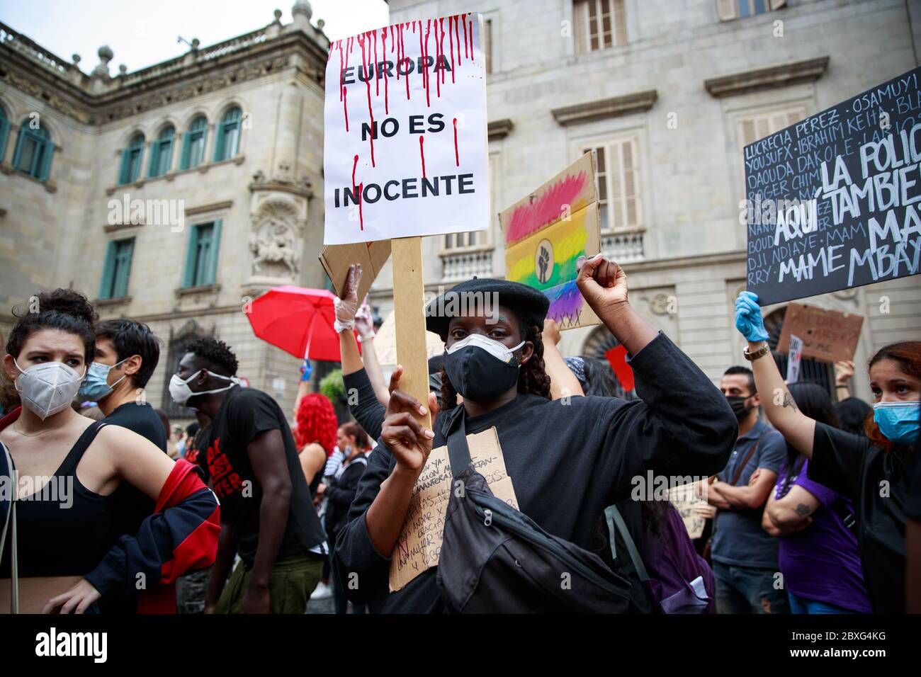 Barcelona, Spain. 07th June, 2020. BARCELONA, SPAIN-June 7, 2020. Protesters hold an anti-racism rally outside the Catalan Parliament. The demonstration was organized by the Black African and Afrodescendant Community in Spain (CNAAE) in response to the police killing of George Floyd in the United States. Credit: Christine Tyler/Alamy Live News Stock Photo