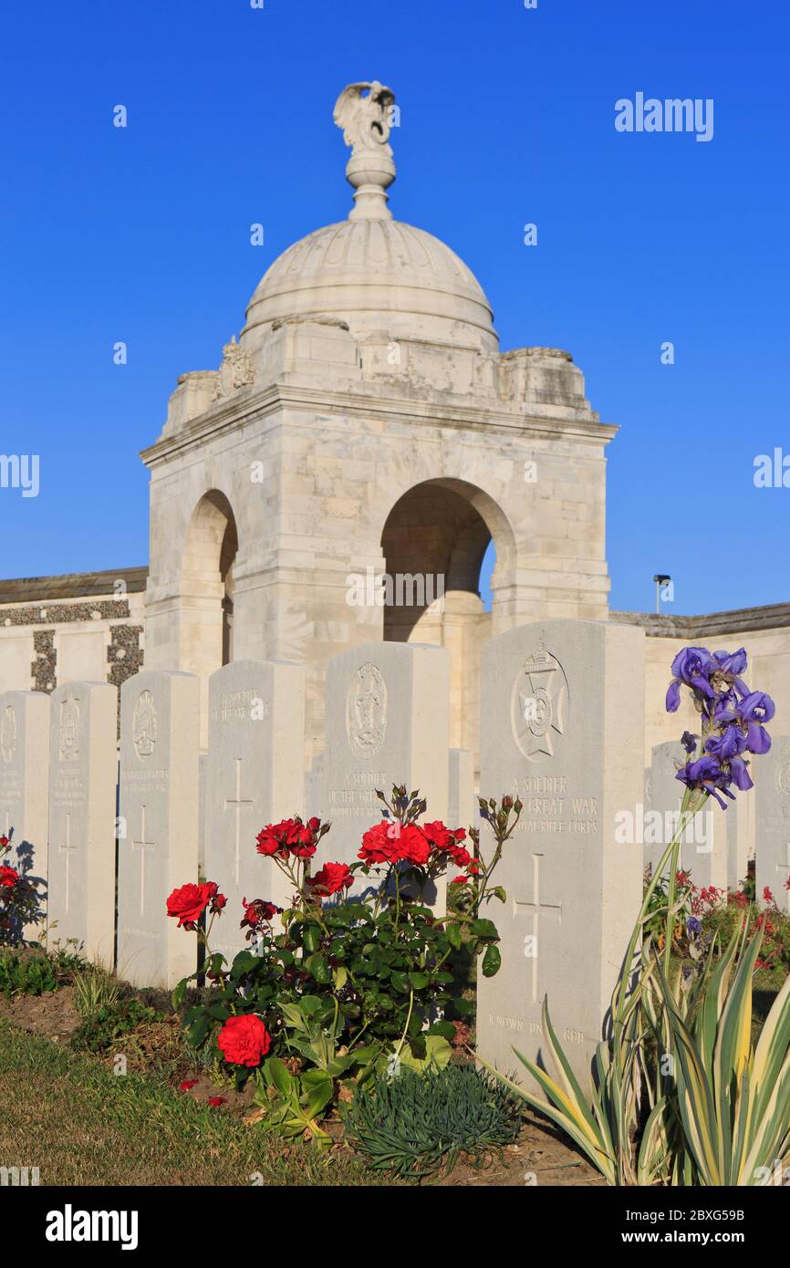 Close-up of rotunda with angel and military graves at Tyne Cot Cemetery (1914-1918) in Zonnebeke, Belgium Stock Photo