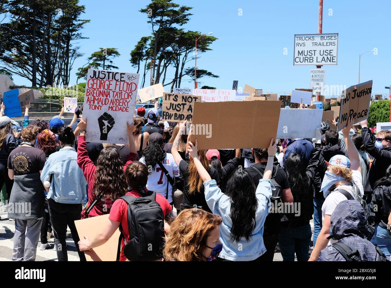 Black Lives Matter march across Golden Gate Bridge in San Francisco ...