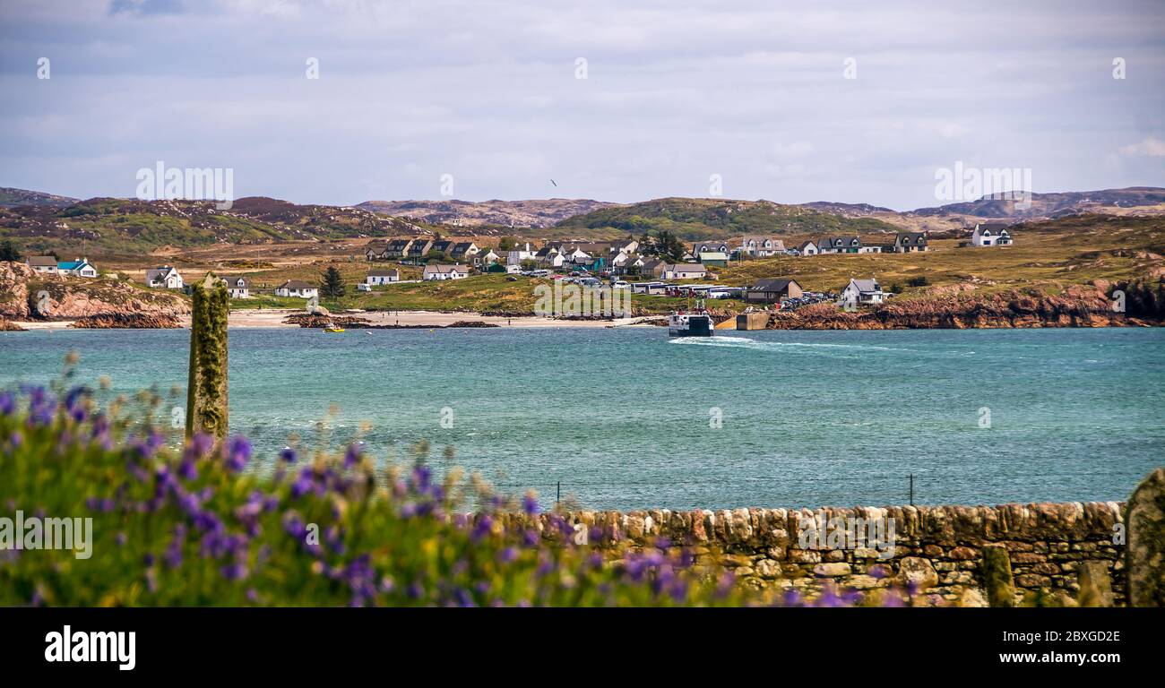 Ferry sailing towards harbour, Fionnphort, Isle of Mull, Argyle and Butte, Scotland, UK Stock Photo