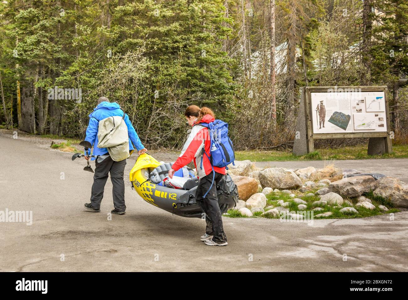 Walking lifting canoe hires stock photography and images Alamy
