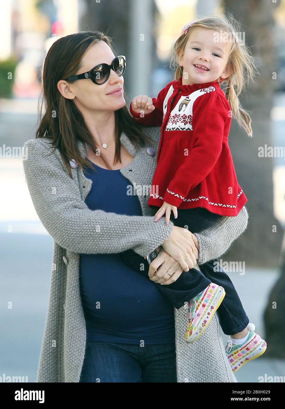 Jennifer Garner and Seraphina look happy as they go to breakfast, Santa(00)