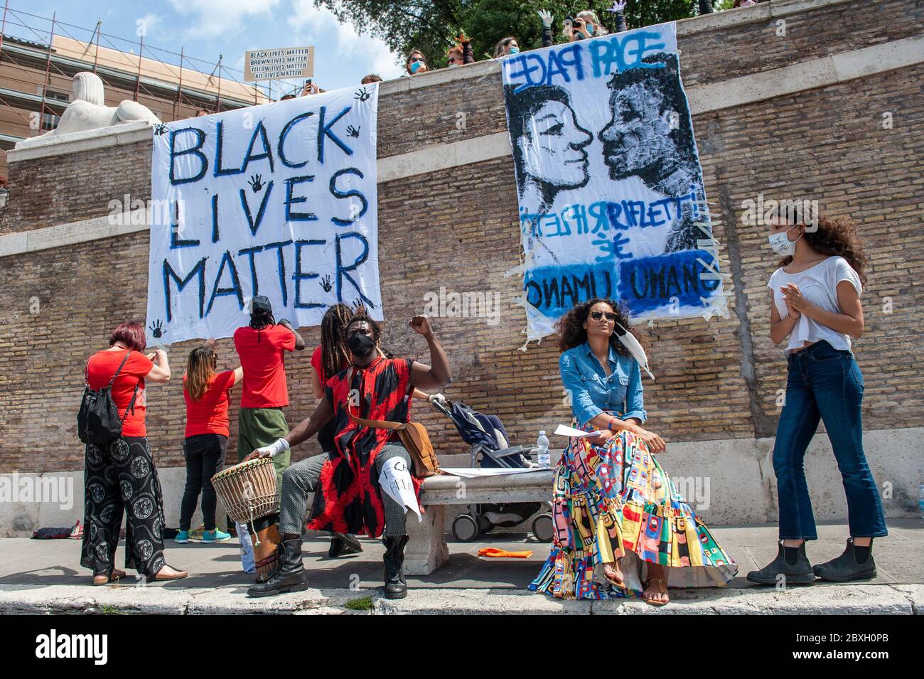 Rome, 07/06/2020: 'I Can't Breathe' demonstration against all racism in memory of George Floyd, Piazza del Popolo. © Andrea Sabbadini Stock Photo
