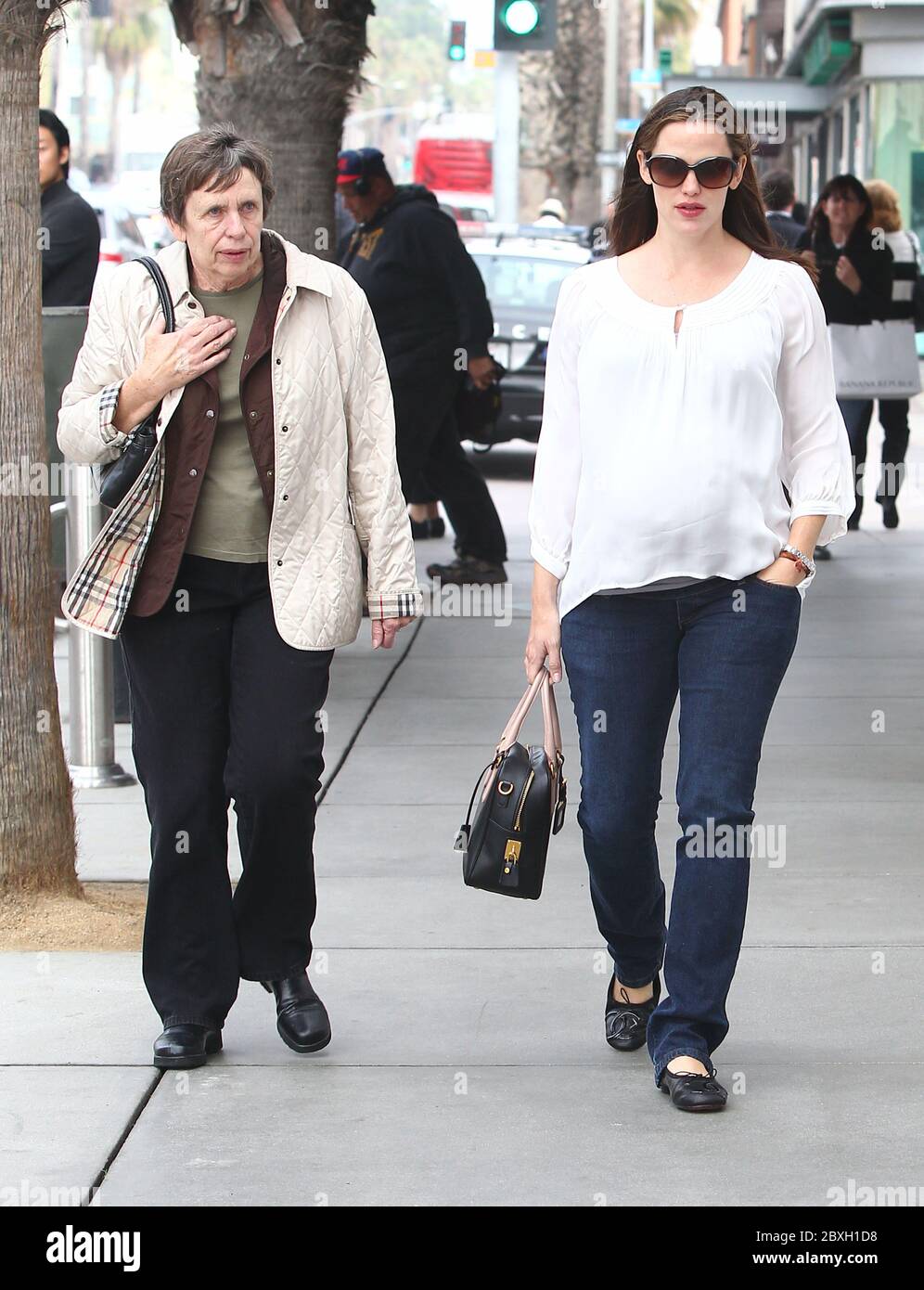Jennifer Garner with her parents Bill and Pat Garner go shopping in