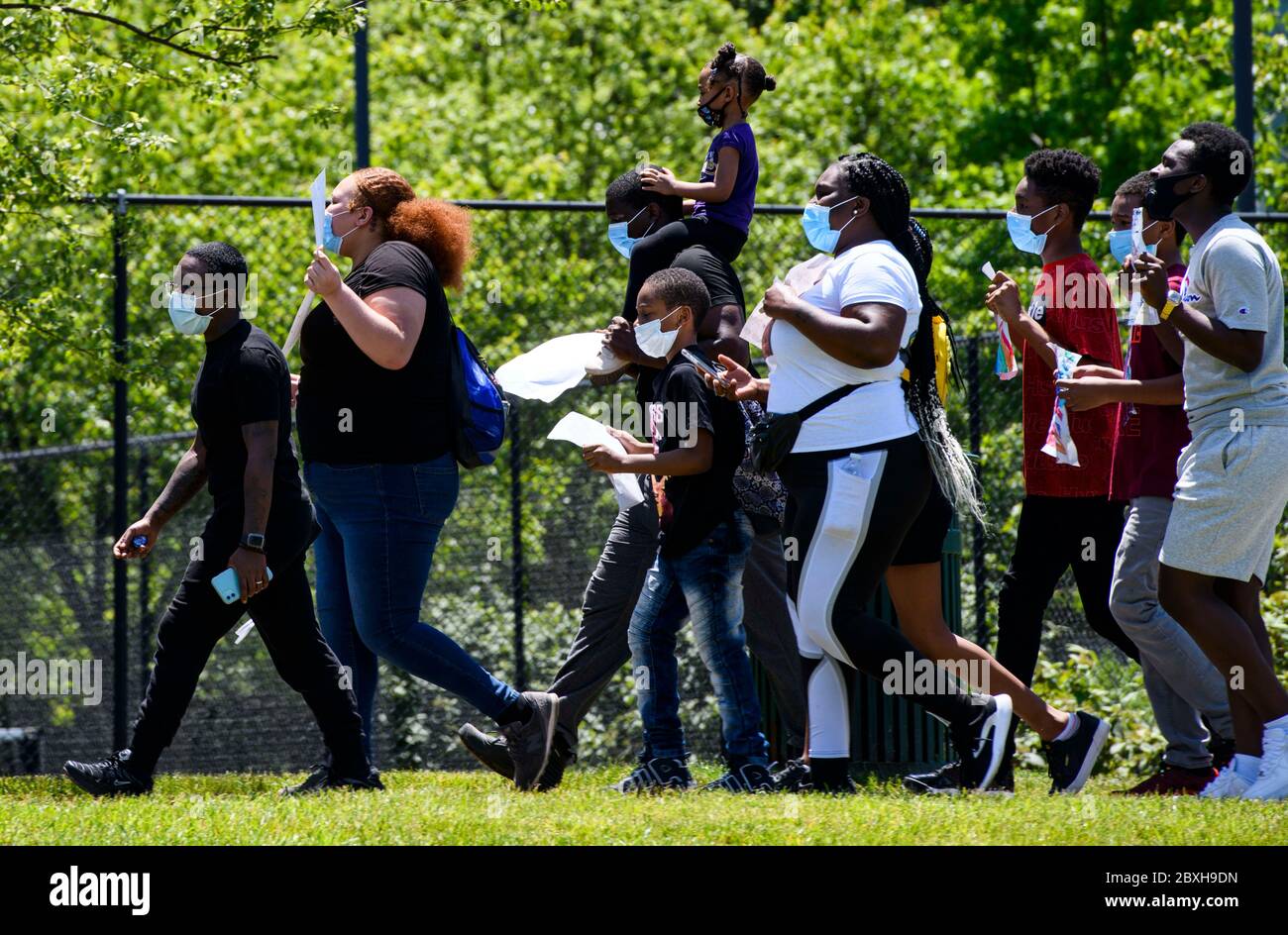 Odenton, Maryland, United State of America. 6th June, 2020. Hundreds march down Blue Water Blvd in the Seven Oaks Neighborhood of Odenton, Md. The march is in protest of the killing of George Floyd by Minneapolis police officers. Credit: Perry Aston/ZUMA Wire/Alamy Live News Stock Photo