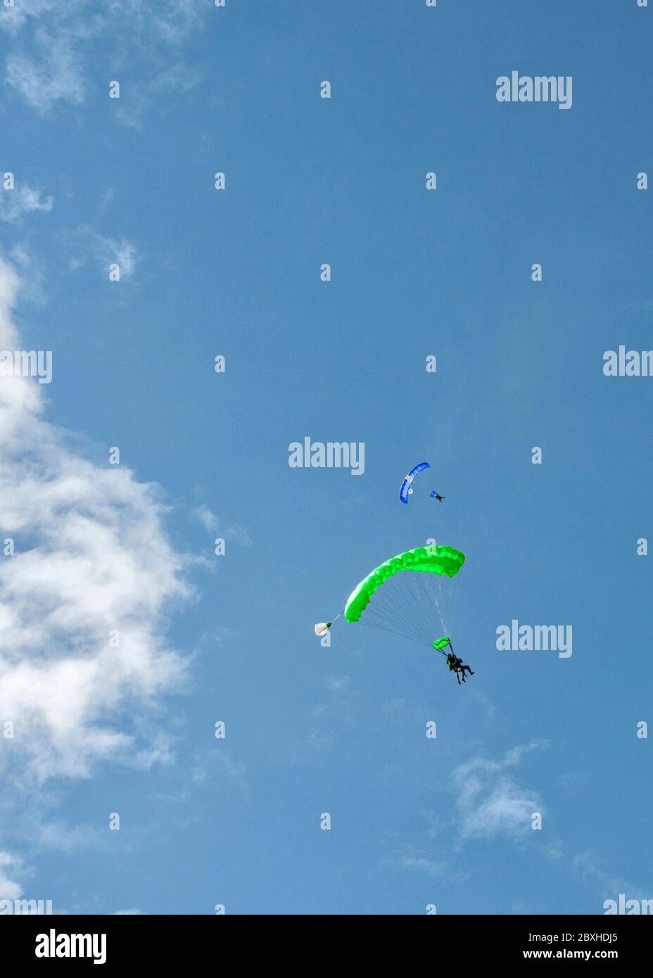 Tandem diving hires stock photography and images Alamy