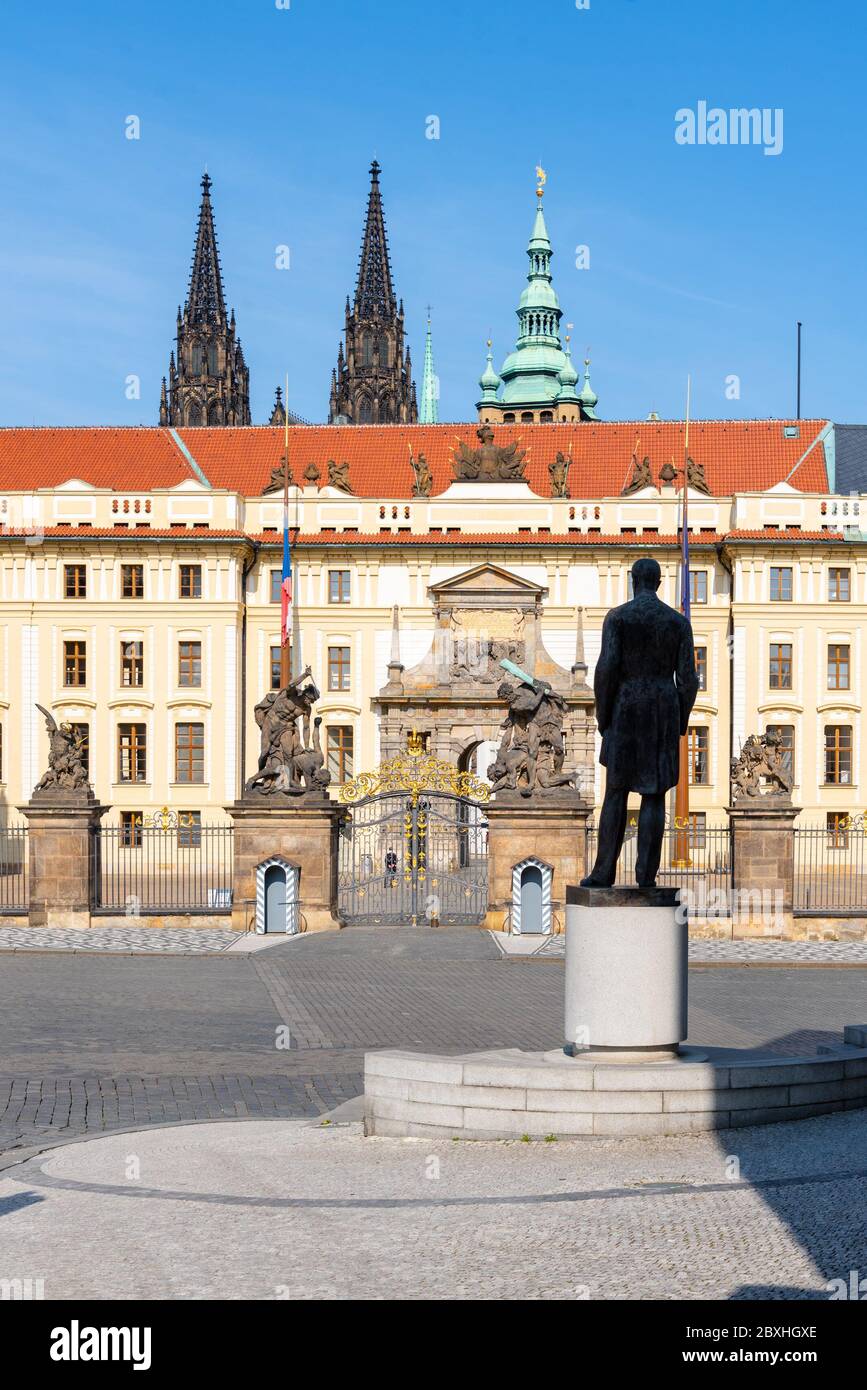 Hradcany square with entrance gate to Prague Castle and statue of Tomas Garrigue Masaryk - the first President of Czechoslovakia, Praha, Czech Republic. Stock Photo