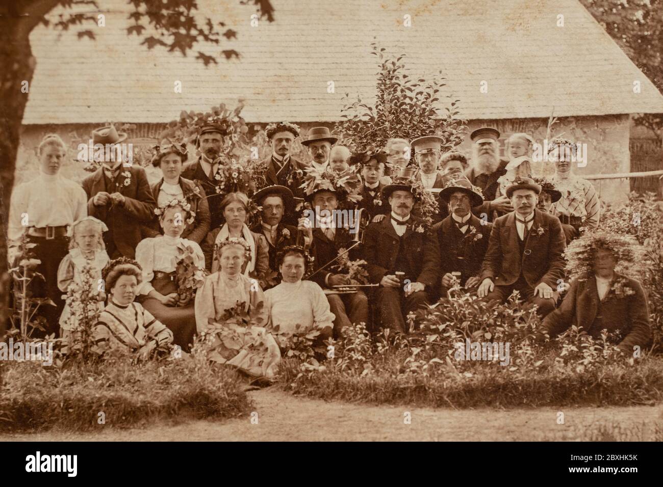 RUSSIA - CIRCA 1905 - 1910: Group photo of party guests. Vintage ...