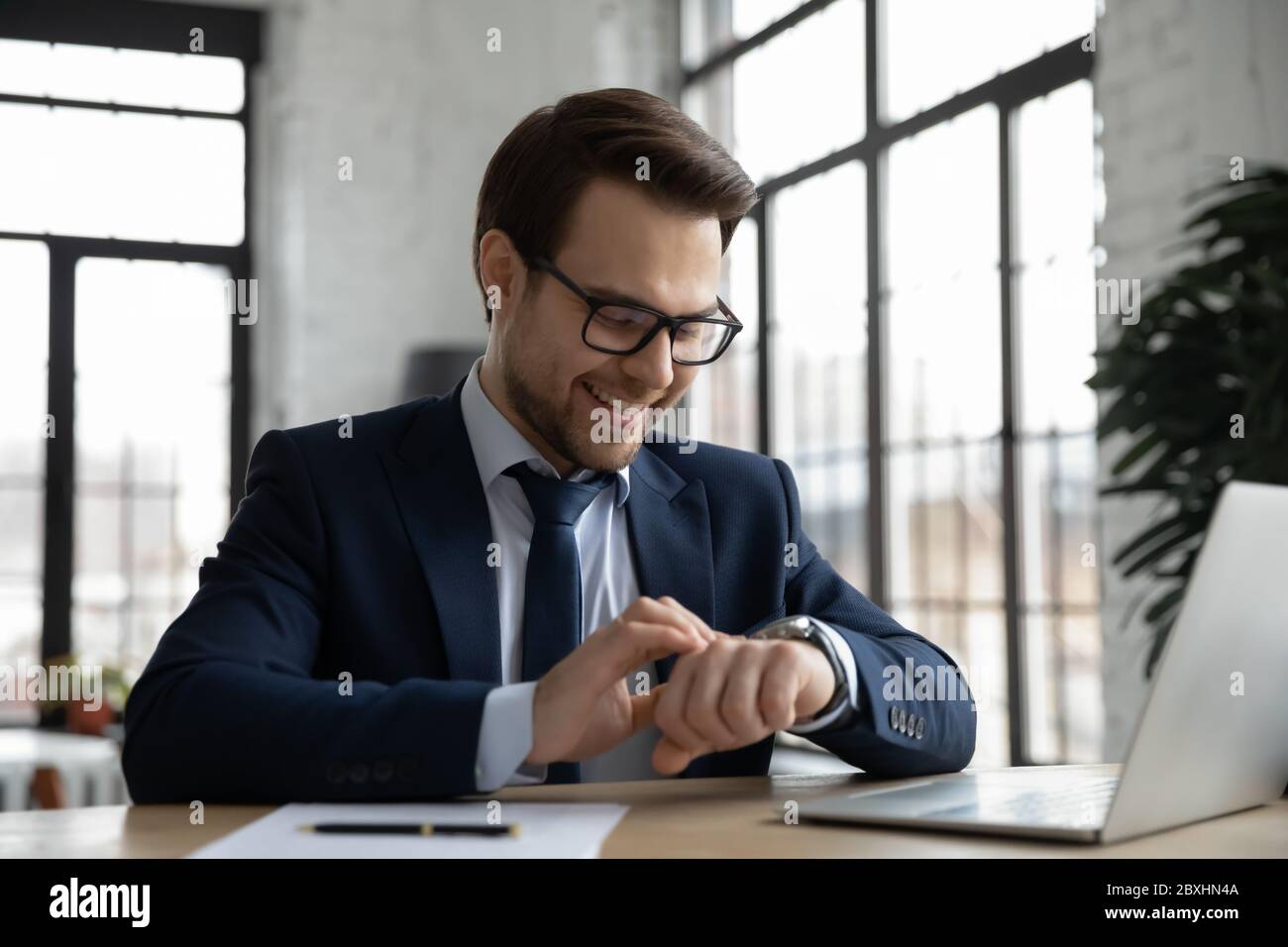 Workplace check hi-res stock photography and images - Alamy