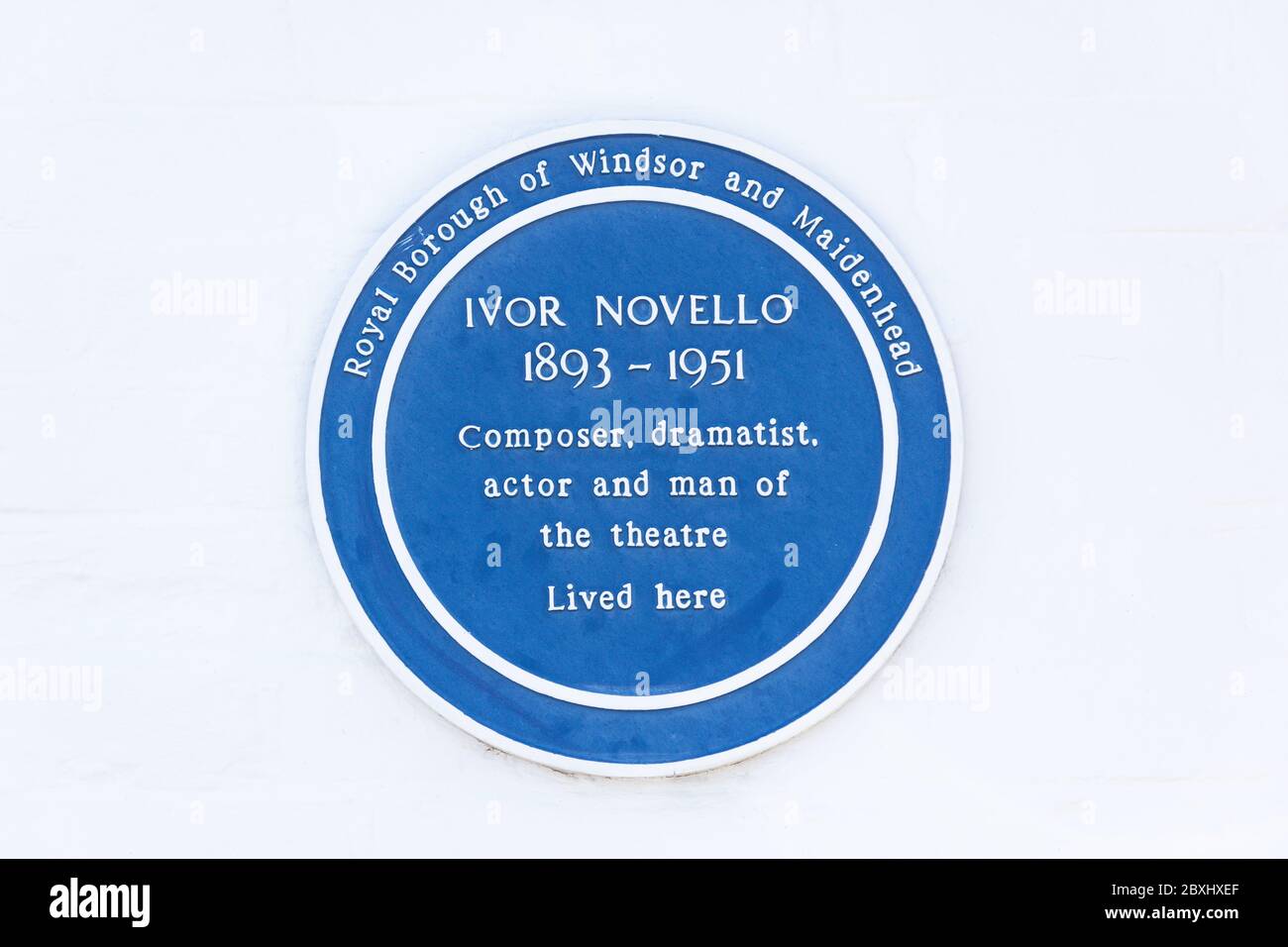 Ivor Novello (dramatist) blue plaque on wall of Redroofs Dance School, Littlewick Green, Berkshire, England, United Kingdom Stock Photo