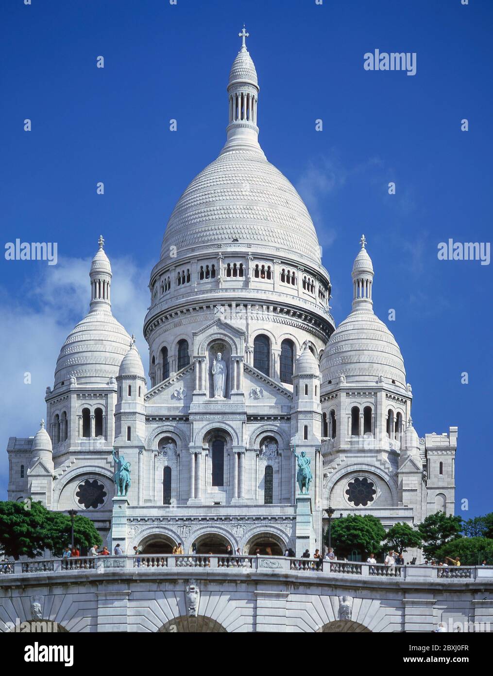 Sacré-Cœur Basilica (Basilique du Sacré-Cœur), Montmartre, Paris, Île-de-France, France Stock Photo