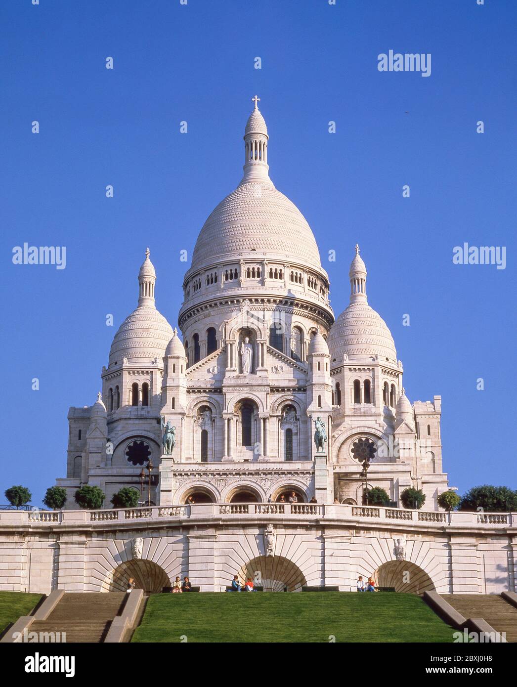 Sacré-Cœur Basilica (Basilique du Sacré-Cœur), Montmartre, Paris, Île-de-France, France Stock Photo