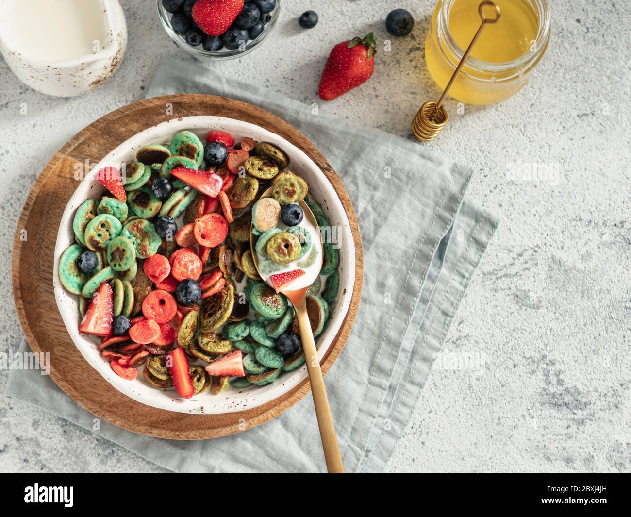 Red milk pea hi-res stock photography and images - Alamy
