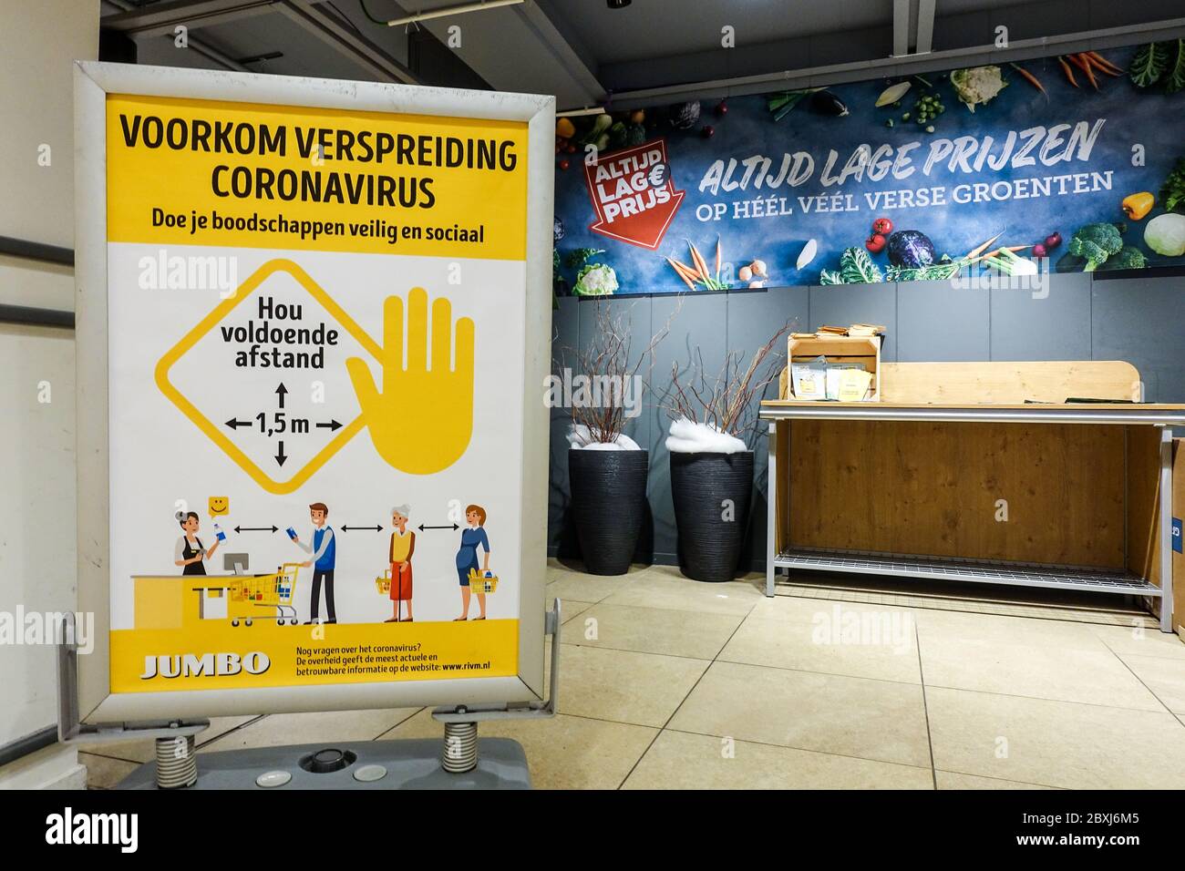 Empty supermarkets with warning in Amsterdam, the Netherlands, during the coronavirus crisis (March 2020) Stock Photo