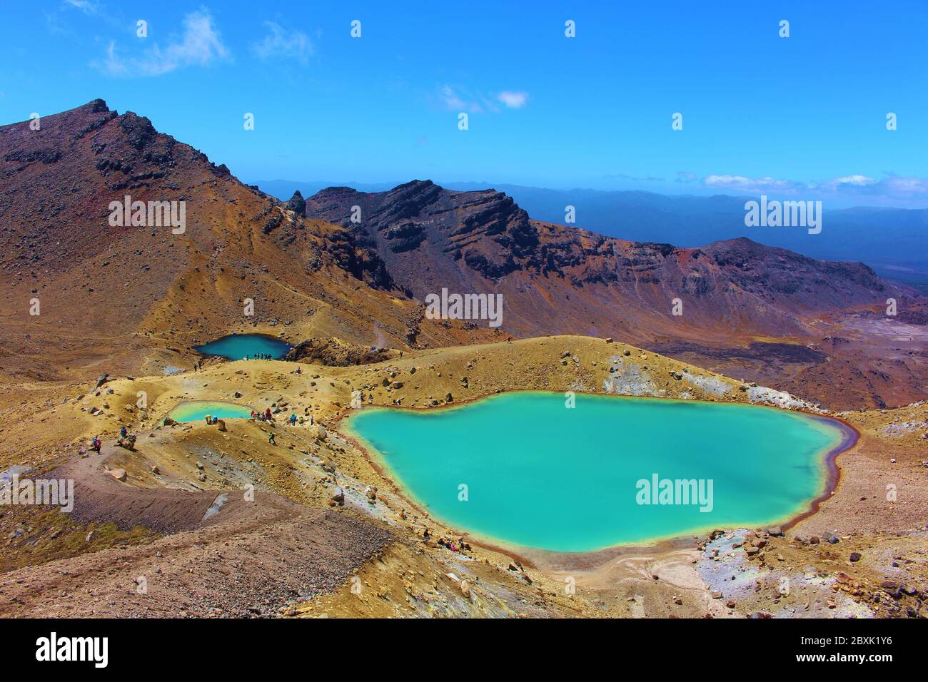 Picturesque Emerald Lake at the Volcanic Plateau of Mt. Tongariro at Tongariro Alpine Crossing in New Zealand. Geothermal activity creates the vivid t Stock Photo