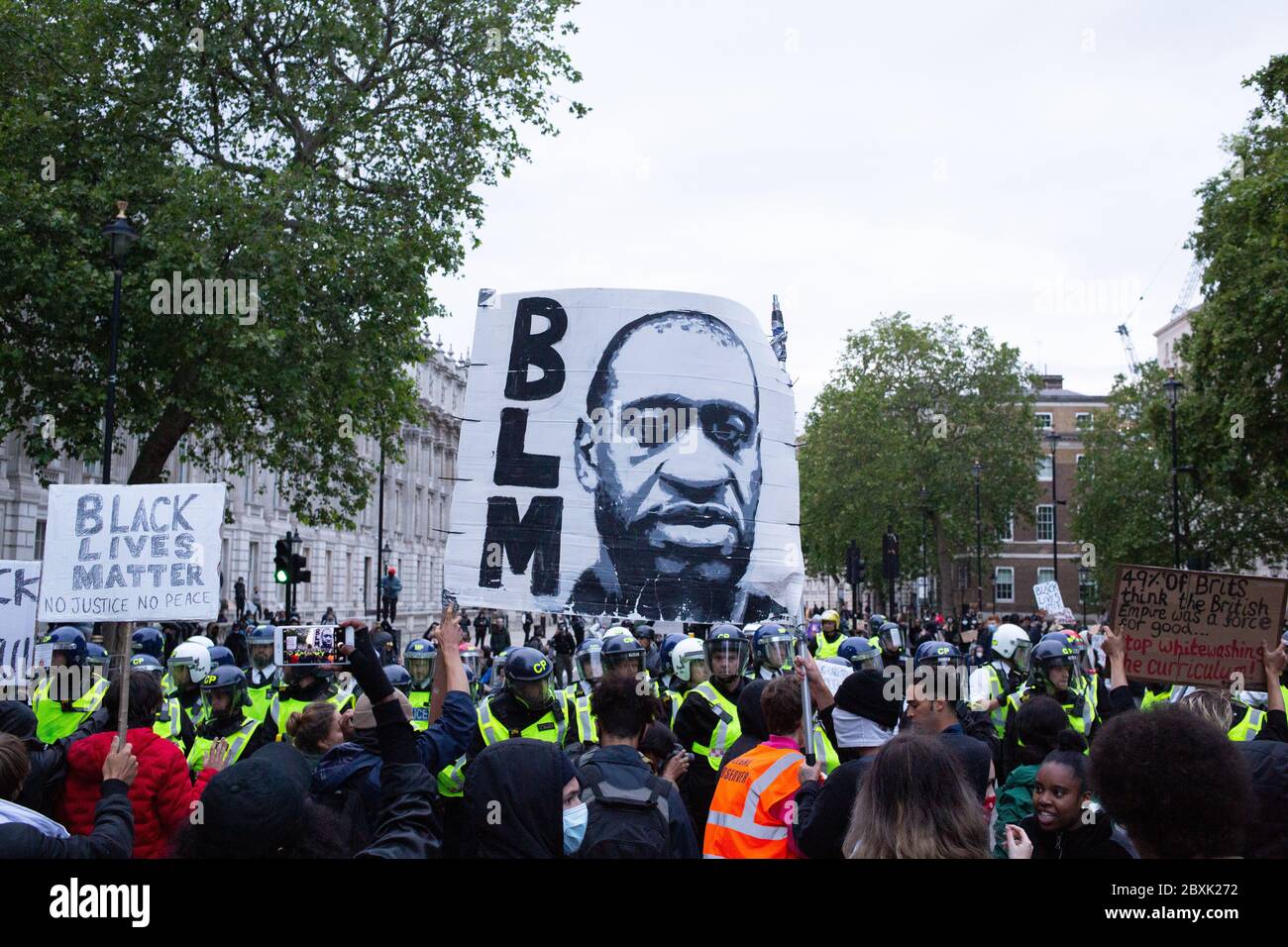 london UK 7th June 2020 Police retreat in after being overwhelmed by George Floyd  ptotesters.. Credit: Thabo Jaiyesimi/Alamy Live News Stock Photo