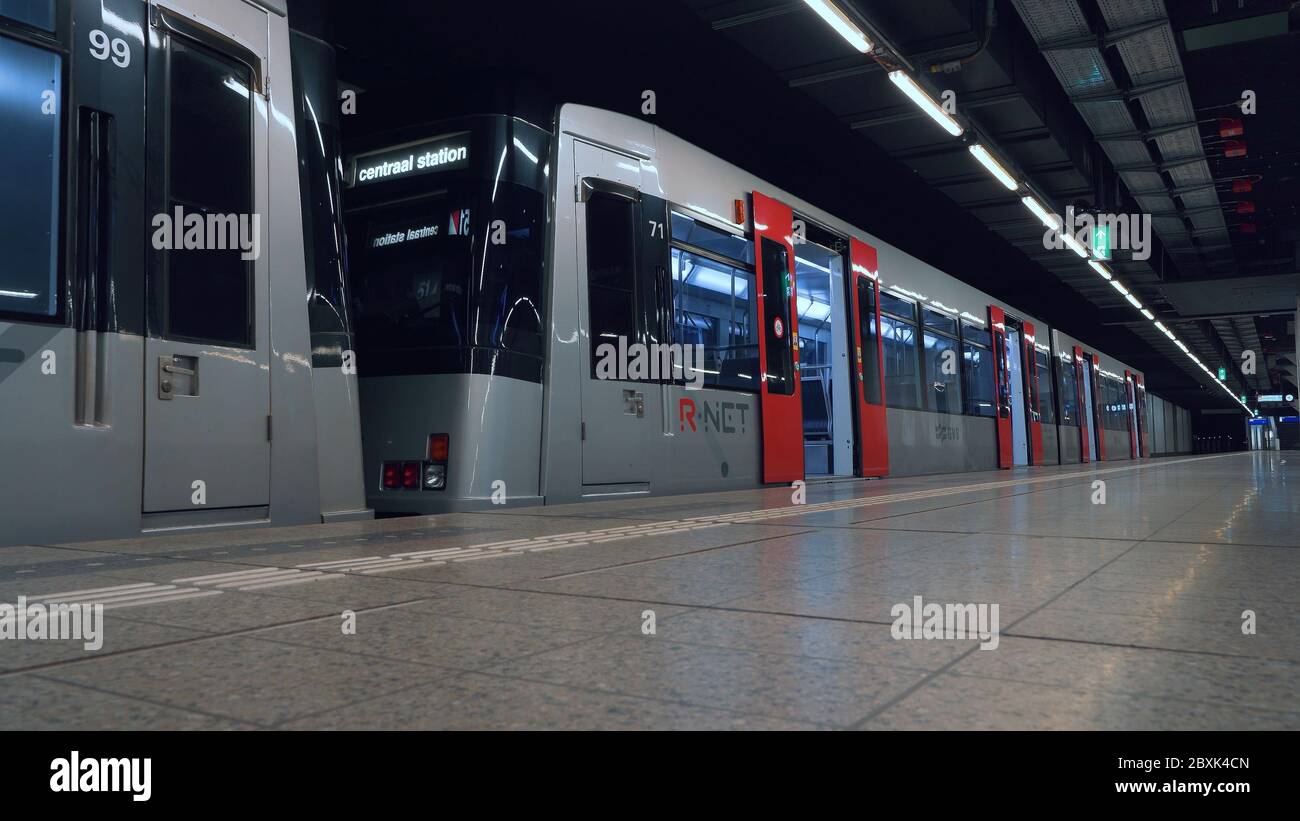 Empty train platform architecture hi-res stock photography and images ...