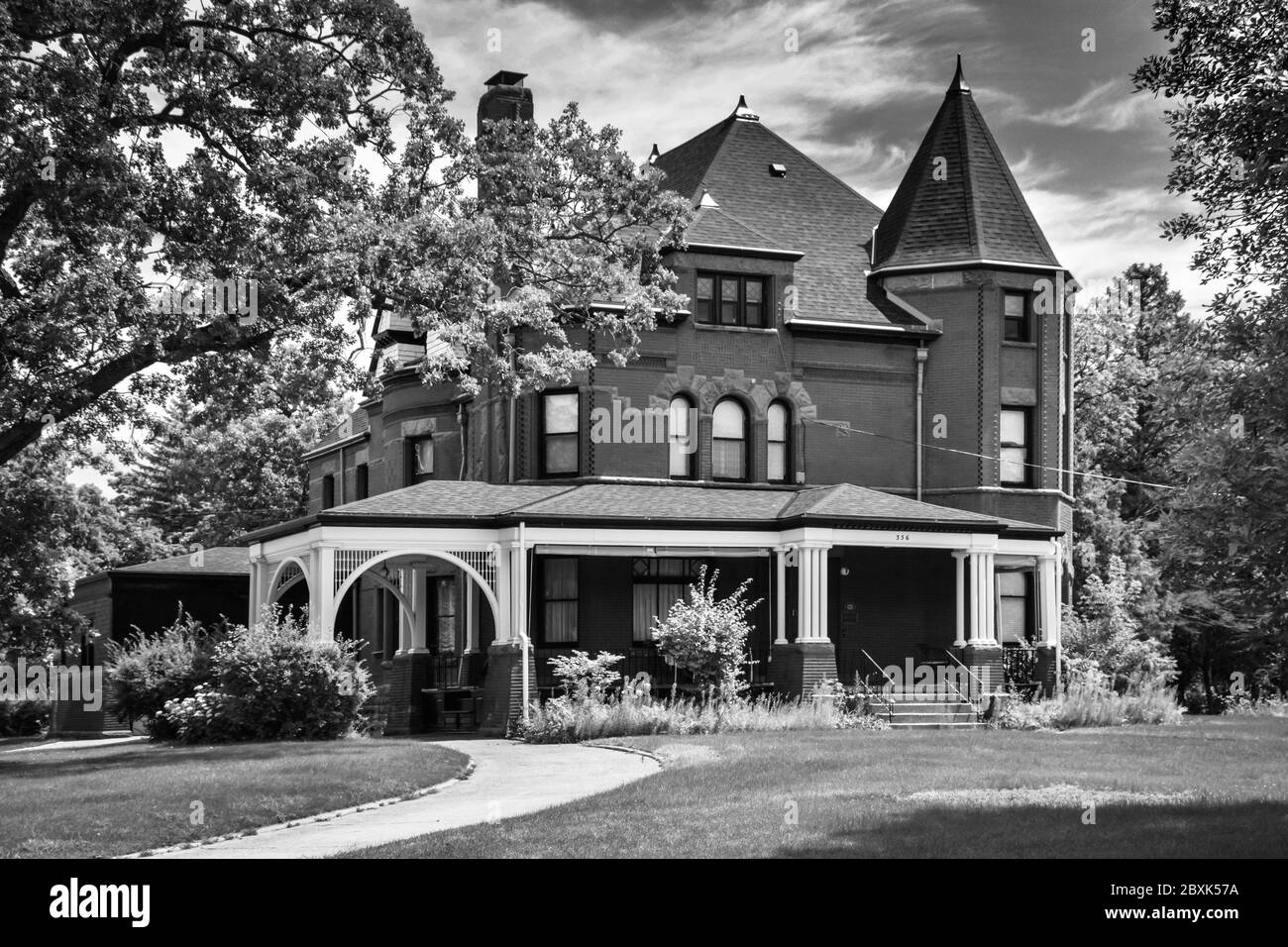 A stunning Queen Anne architectural style residence built in 1893 for  Nehemiah P. Clark in St. Cloud, MN, USA, in black and white Stock Photo