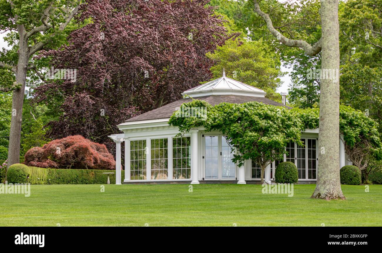 Gorgeous pool house in Dering Harbor, NY Stock Photo