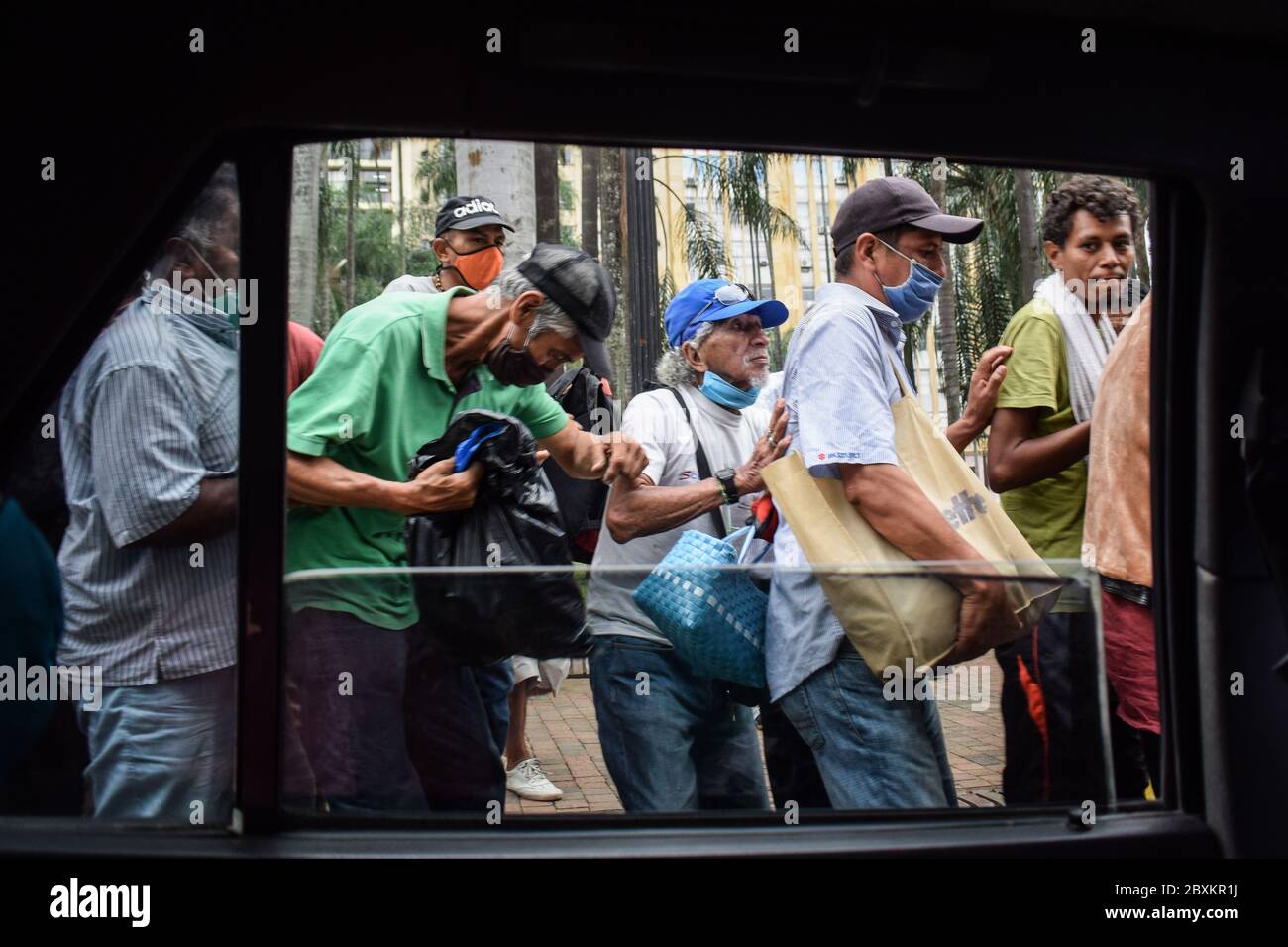 Members of 'Jesús Pescador de Hombres' foundation giving food aid in the centre of Cali. The organisation prepares and distributes hundreds of daily m Stock Photo