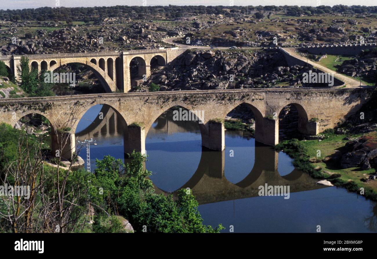 The Mocho Roman built bridge at Ledesma, Spain Stock Photo