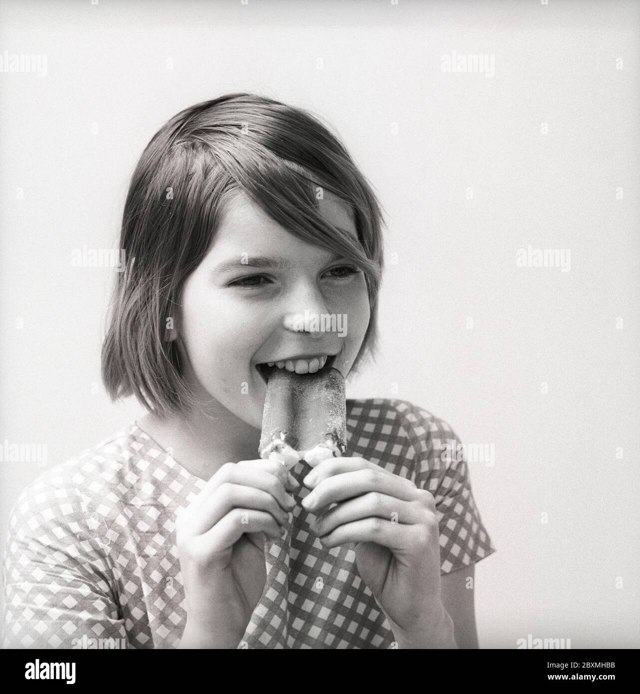 1960s girl eating hi-res stock photography and images - Alamy