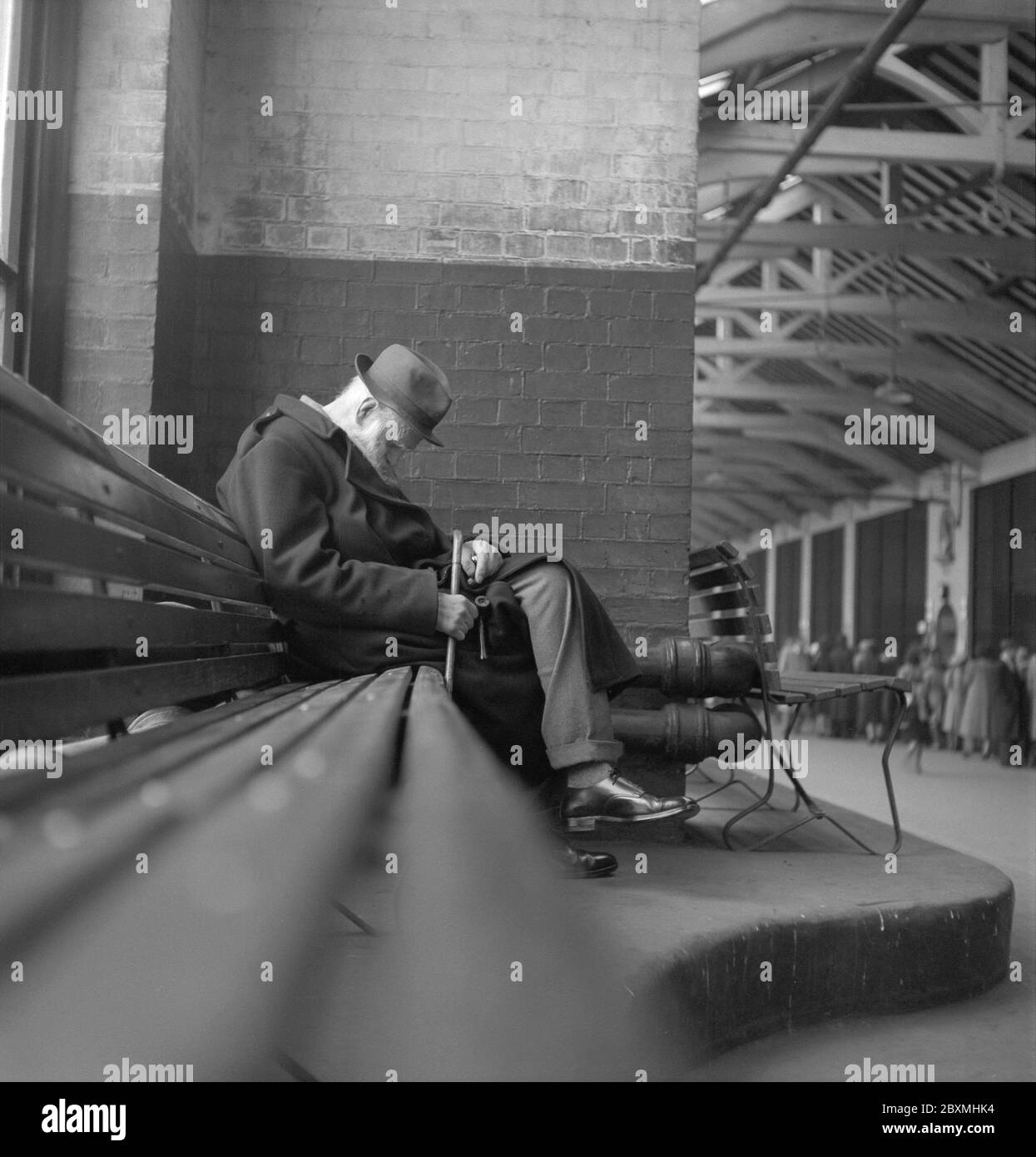 Old man sleeping on bench Black and White Stock Photos & Images - Alamy