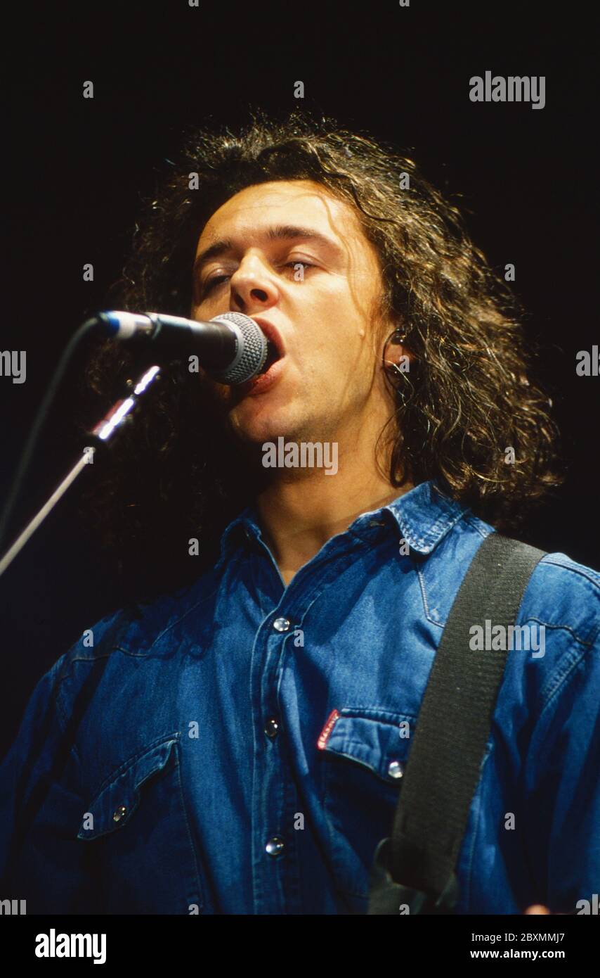 Tears for Fears live in concert, Hamburg, Deutschland 1990. Sänger Roland Orzabal Stock Photo