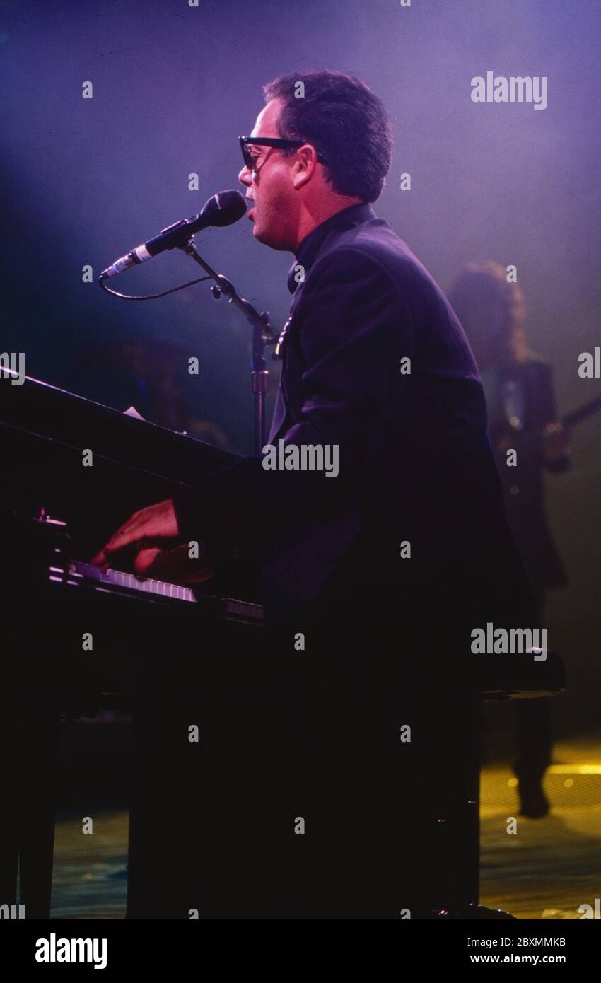 Billy Joel live in concert, Hamburg, Deutschland 1990 Stock Photo Alamy