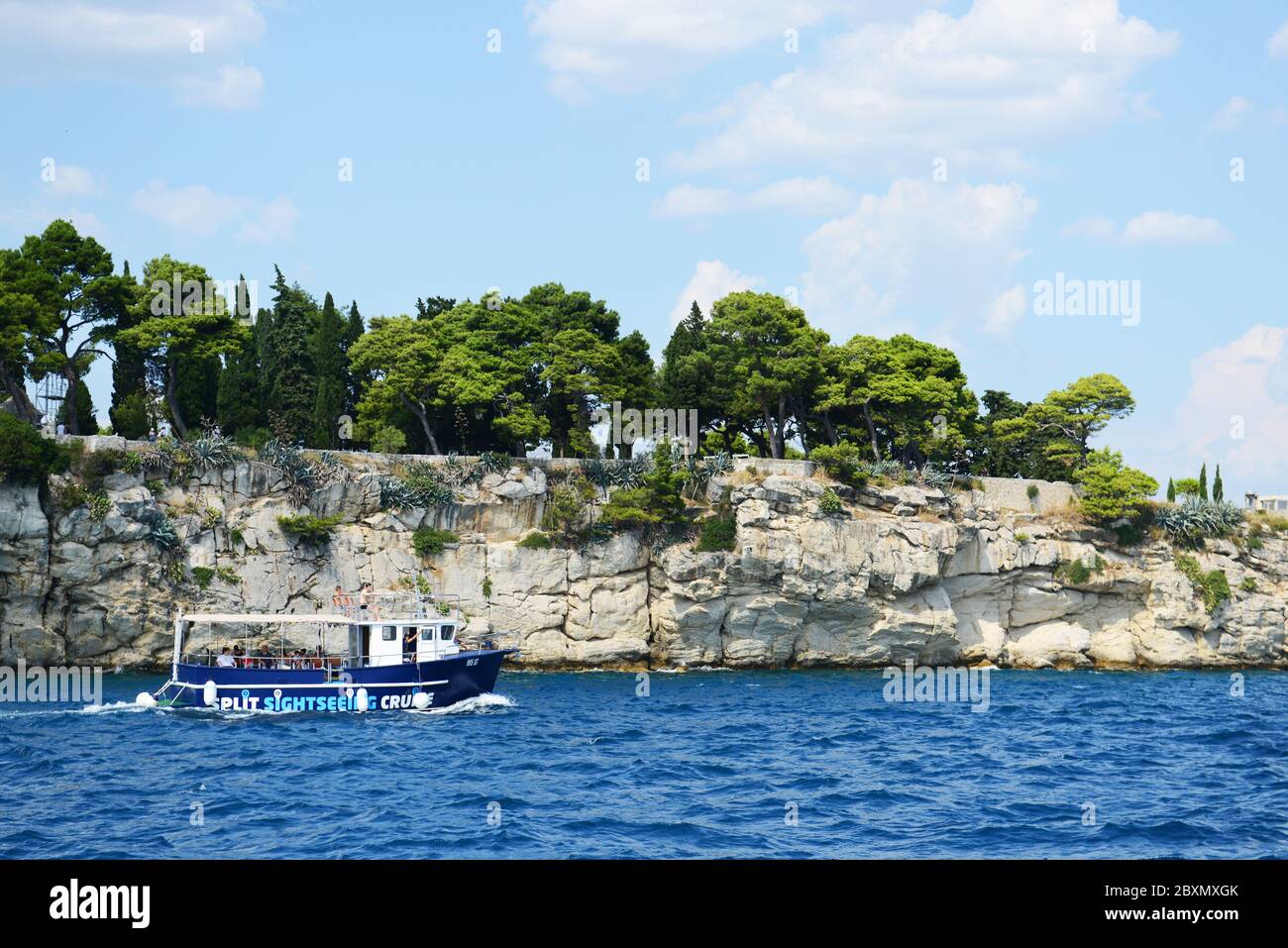 A boat trip on the Kaštela-viken ( Kastela Bay ) between Split and Trogir, Croatia. Stock Photo