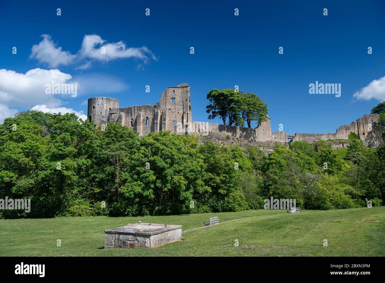 Barnard Castle on the banks of the River Tees in Teesdale, Co. Durham. Stock Photo