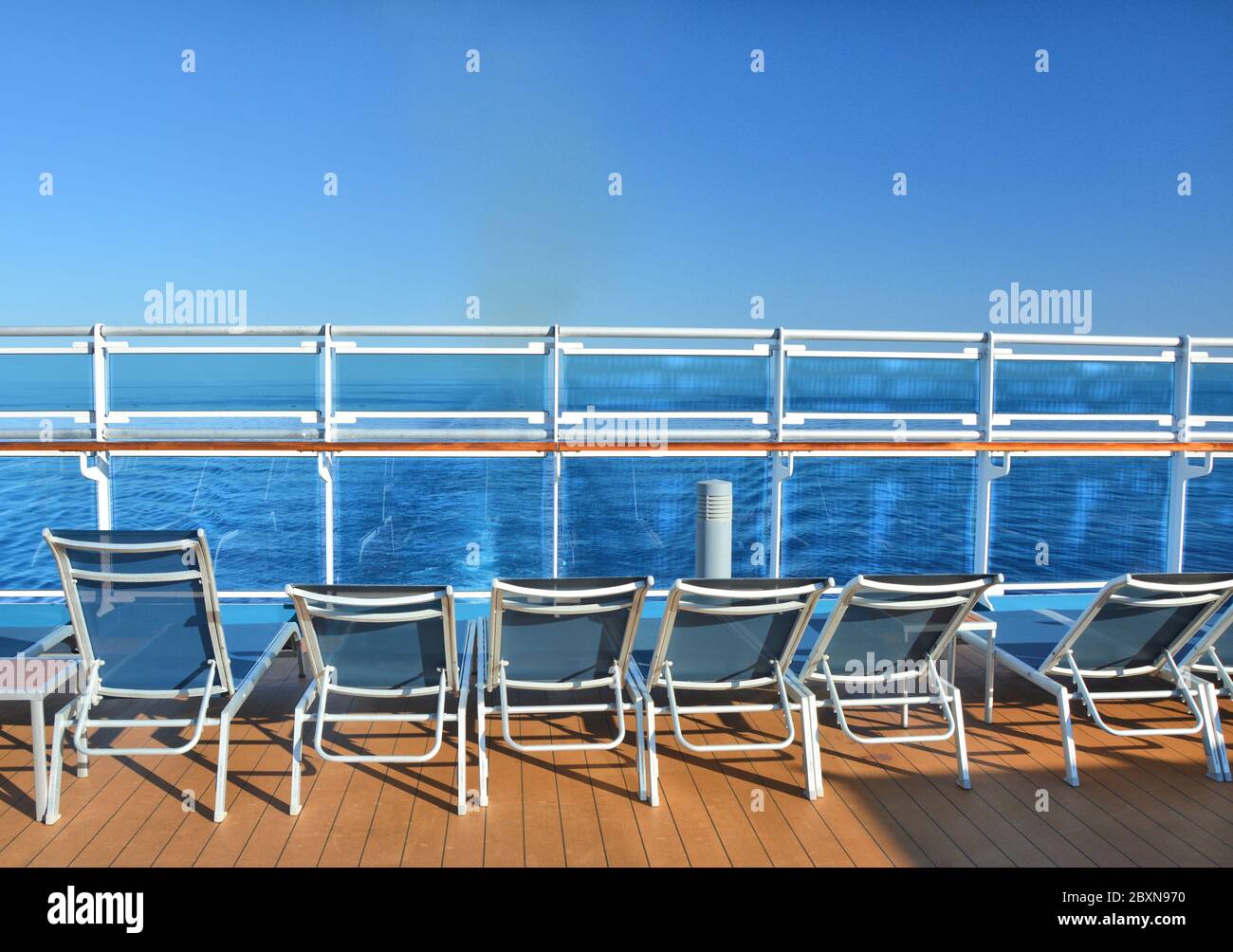 Sunbeds on cruise ship deck hi-res stock photography and images - Alamy