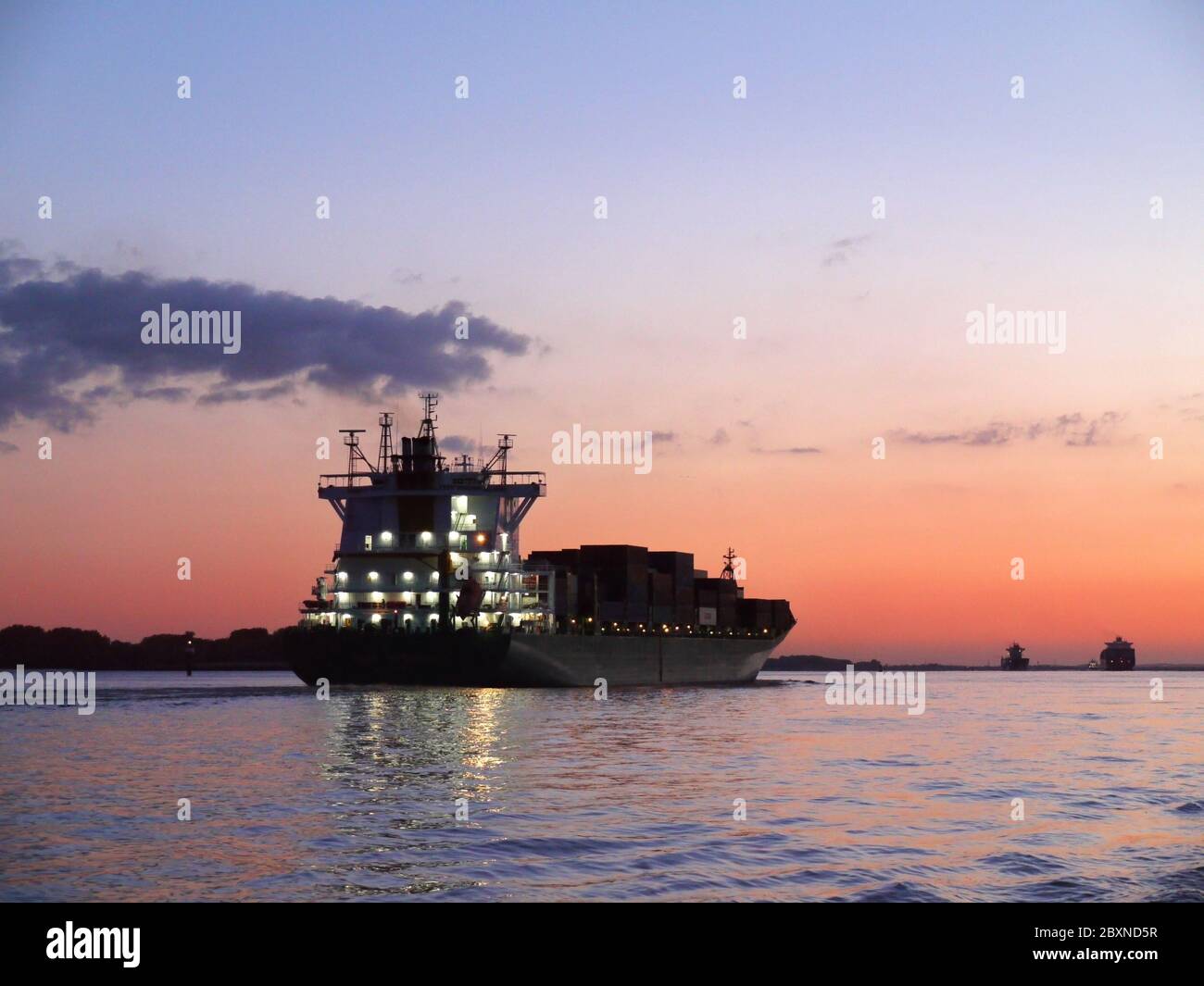 Container ship hi-res stock photography and images - Alamy