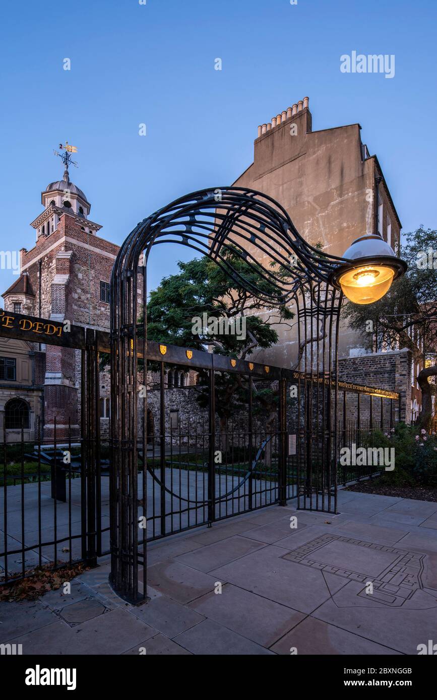 Dusk photograph of the entrance gate for Charterhouse, designed by Chris Brammall. The Charterhouse, London, United Kingdom. Architect: Eric Parry Arc Stock Photo