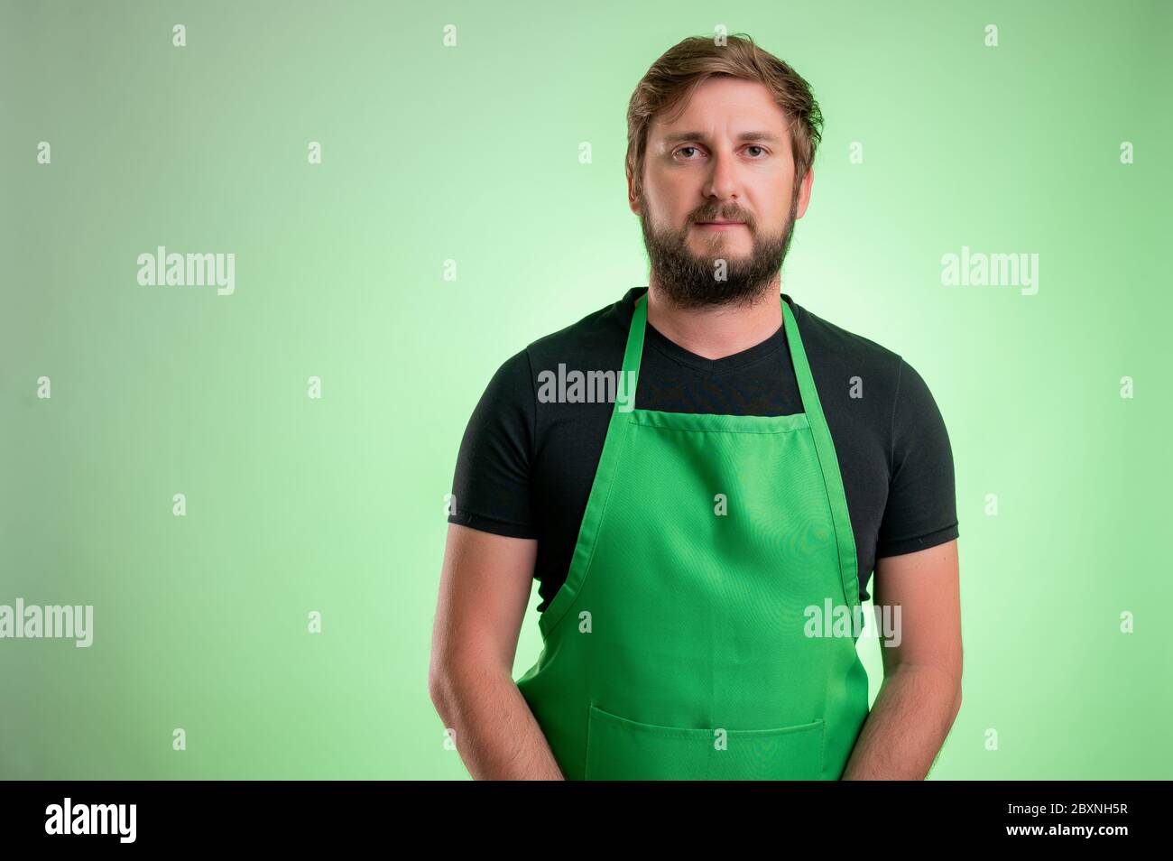 Green apron hi-res stock photography and images - Alamy