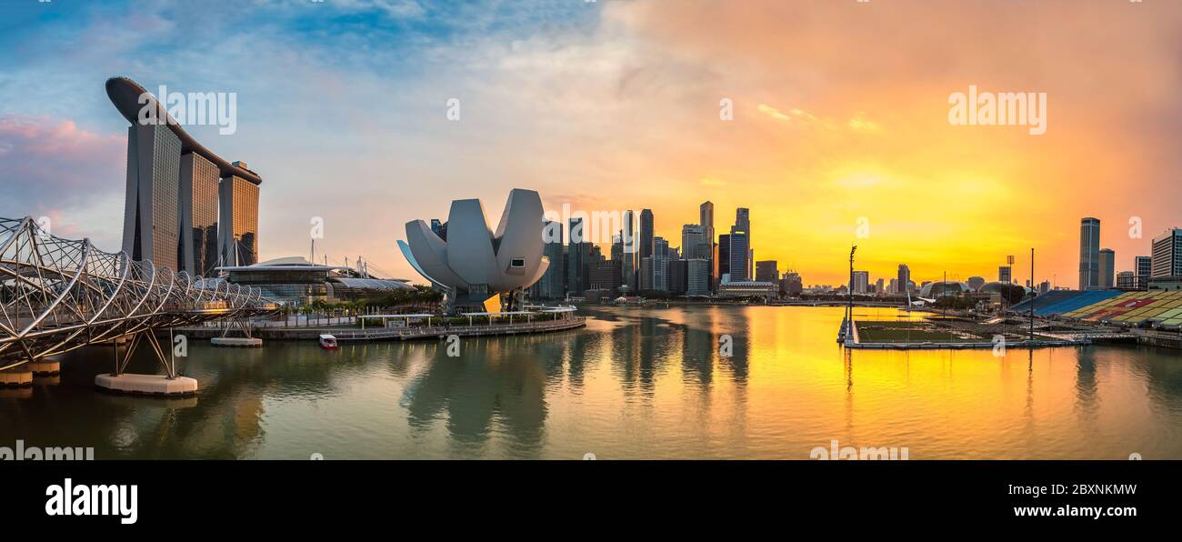 Day singapore city famous hotel hi-res stock photography and images - Alamy
