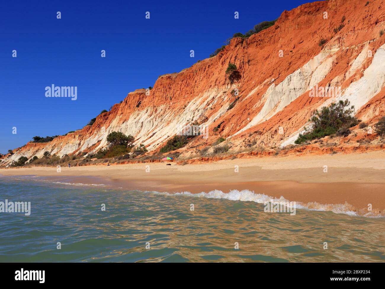 Portugal, Algarve, Albufeira, Olhos D'Agua Beach on the Atlantic Coast. Beautiful sandstone cliff formations and pristine deserted golden sandy beach. Stock Photo