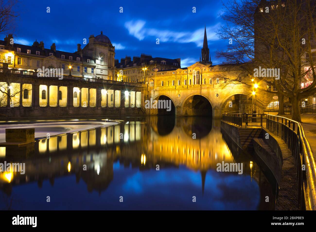 Pulteney Bridge over the River Avon at night, Bath, Bath and North East Somerset, England, UK Stock Photo