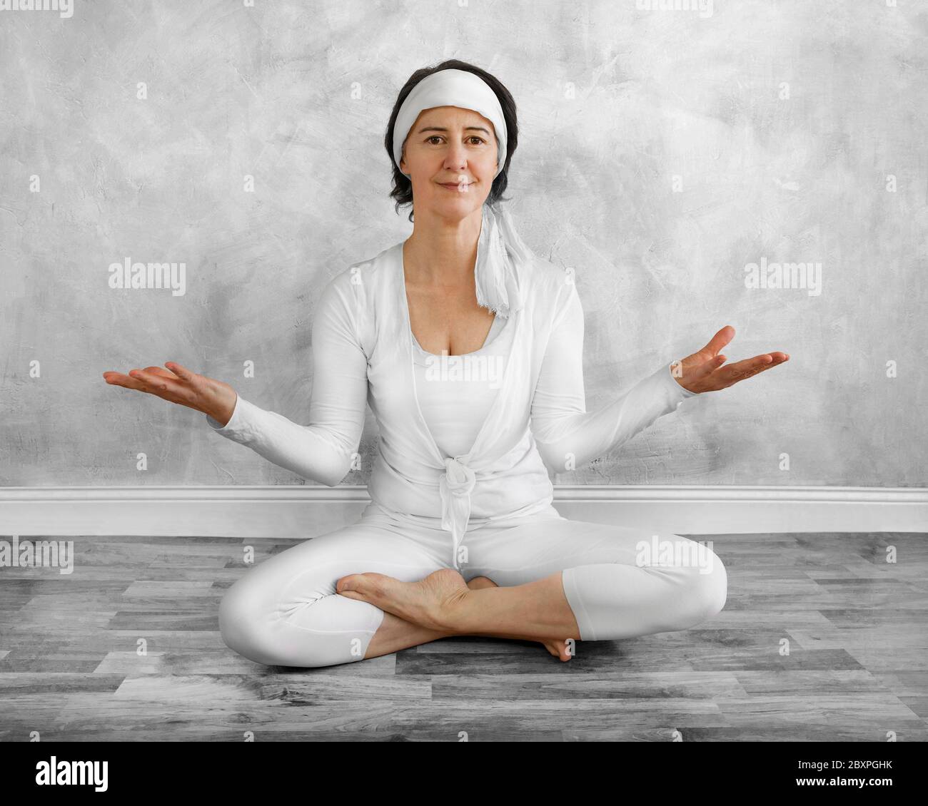 Woman seated exercise hi-res stock photography and images - Alamy